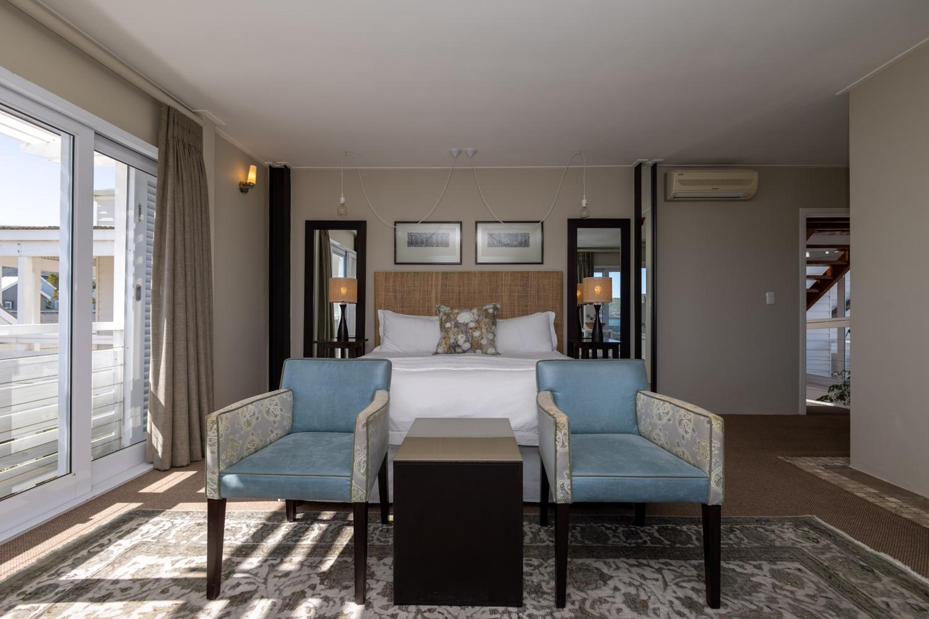 King Room with Lake View - Photo 8