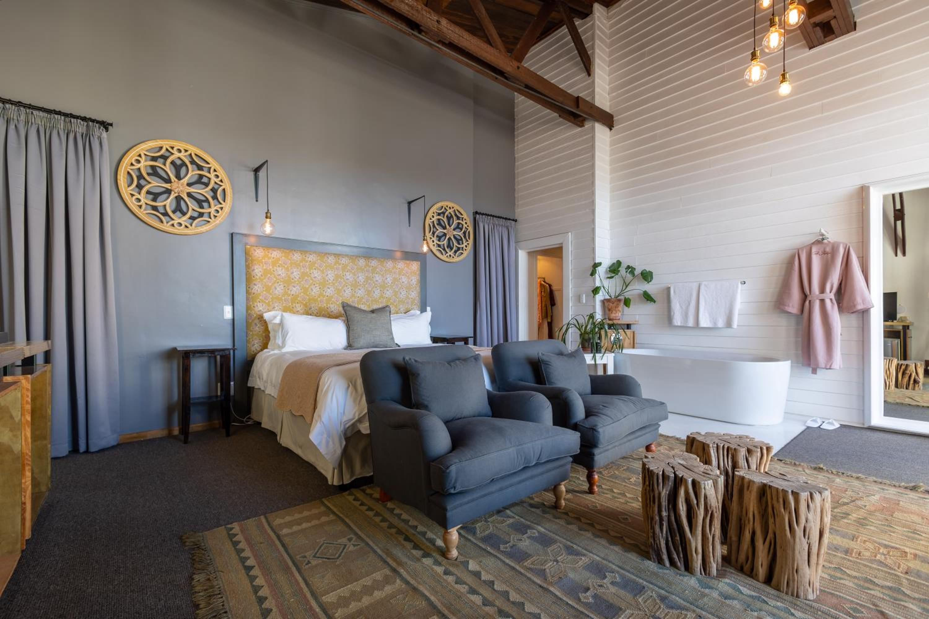 King Room with Lake View - Photo 1