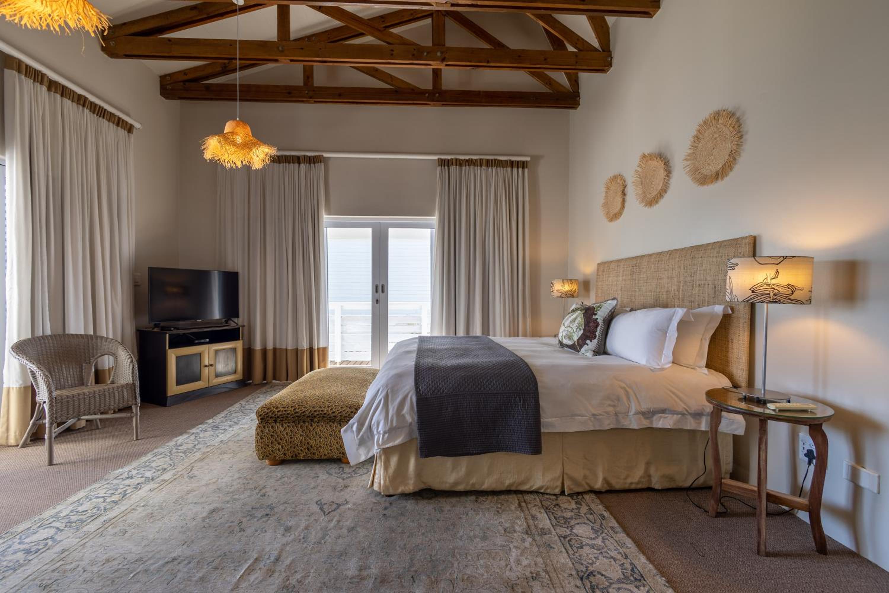 King Room with Lake View - Photo 18