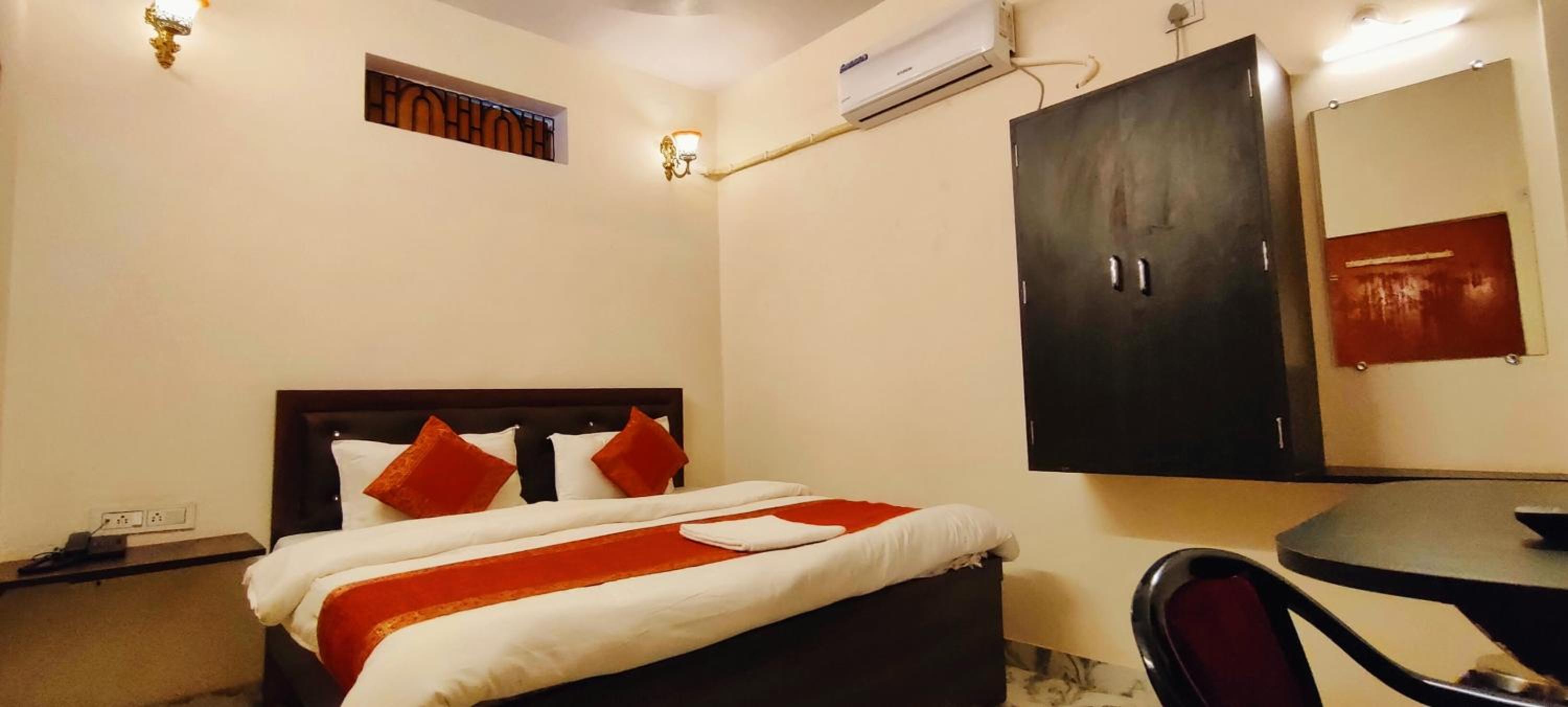 Deluxe Double Room - Photo 22