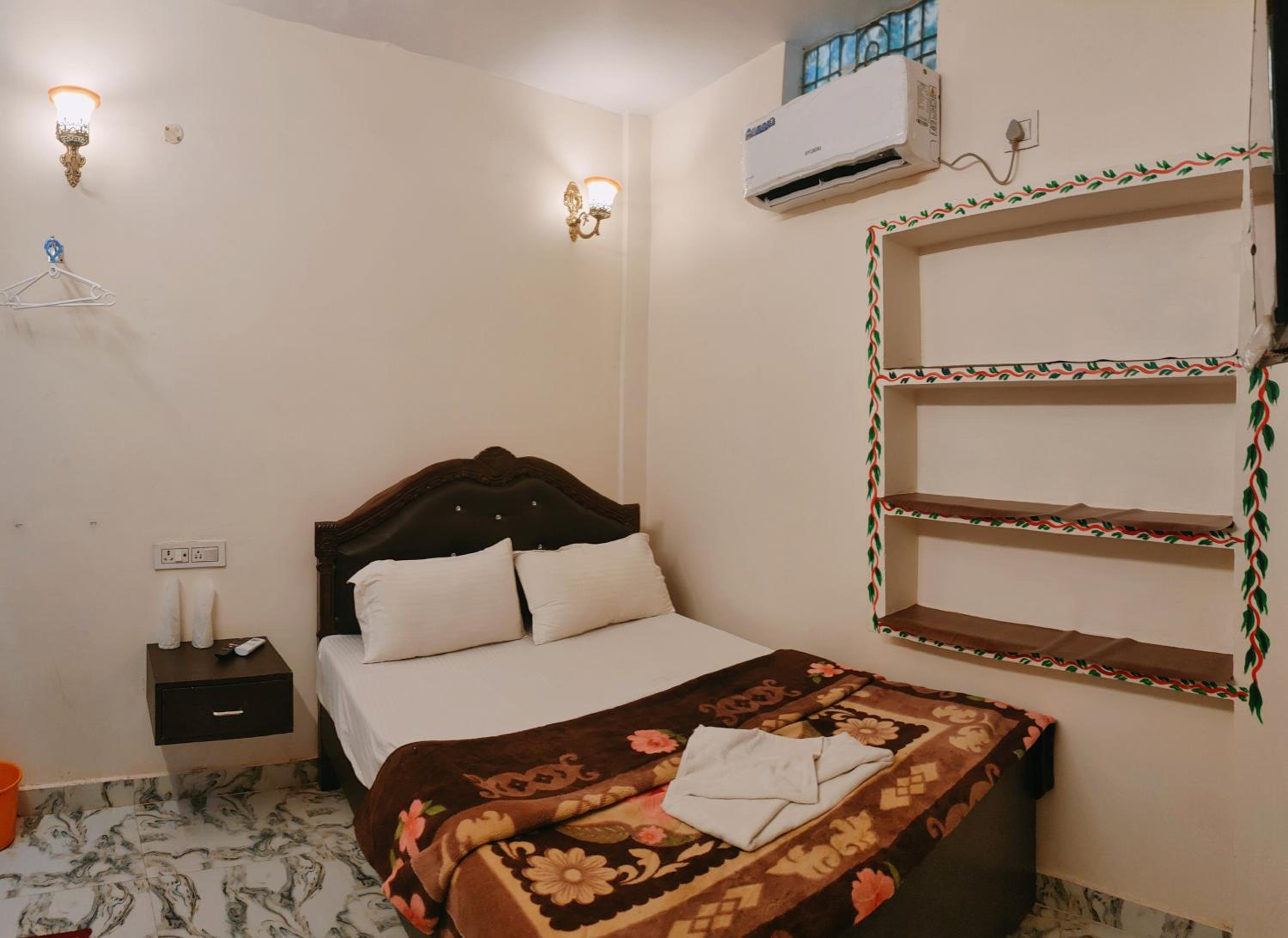 Standard Double Room - Photo 10