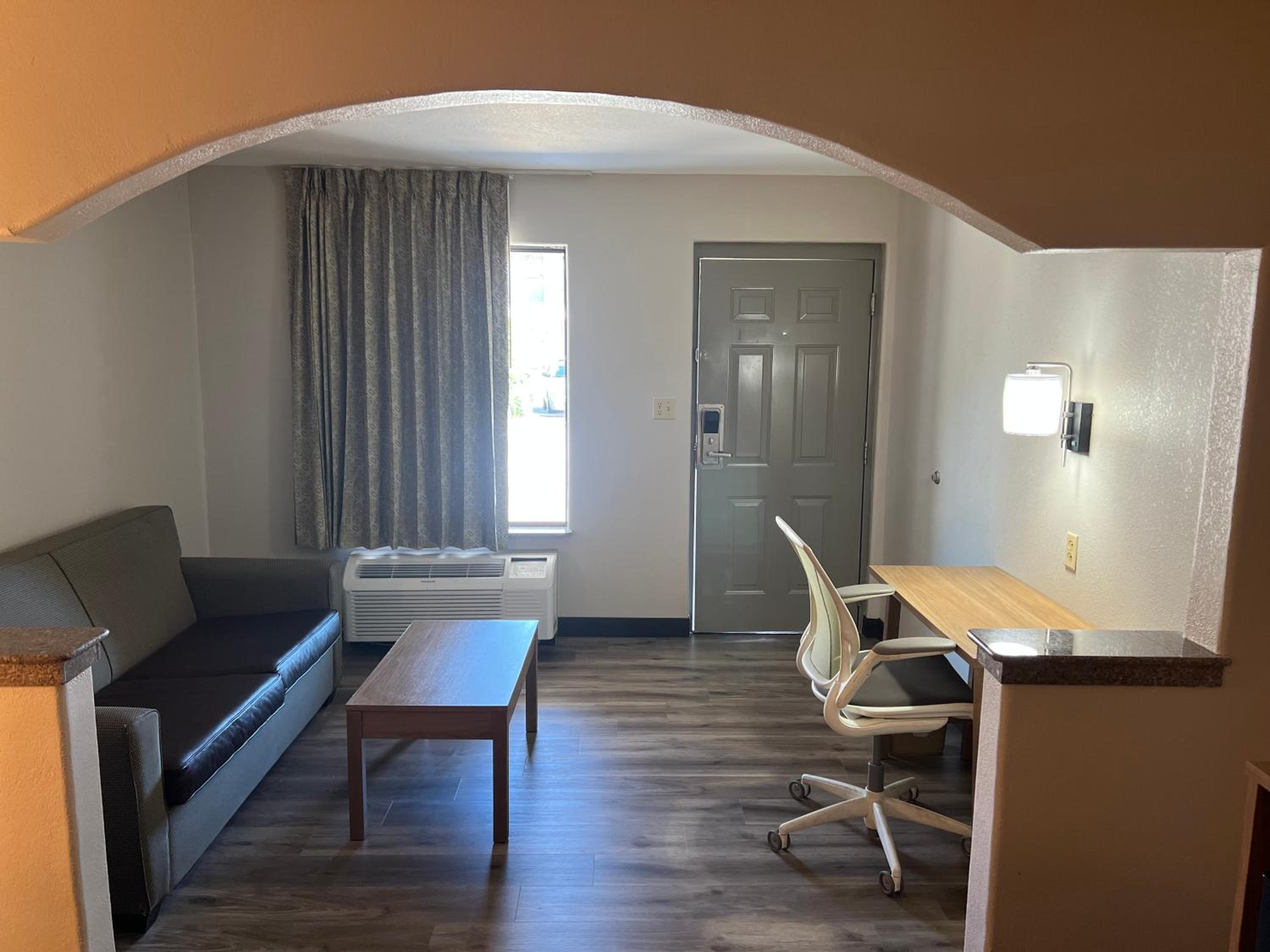 King Suite - Mobility Accessible/Smoking - Photo 5