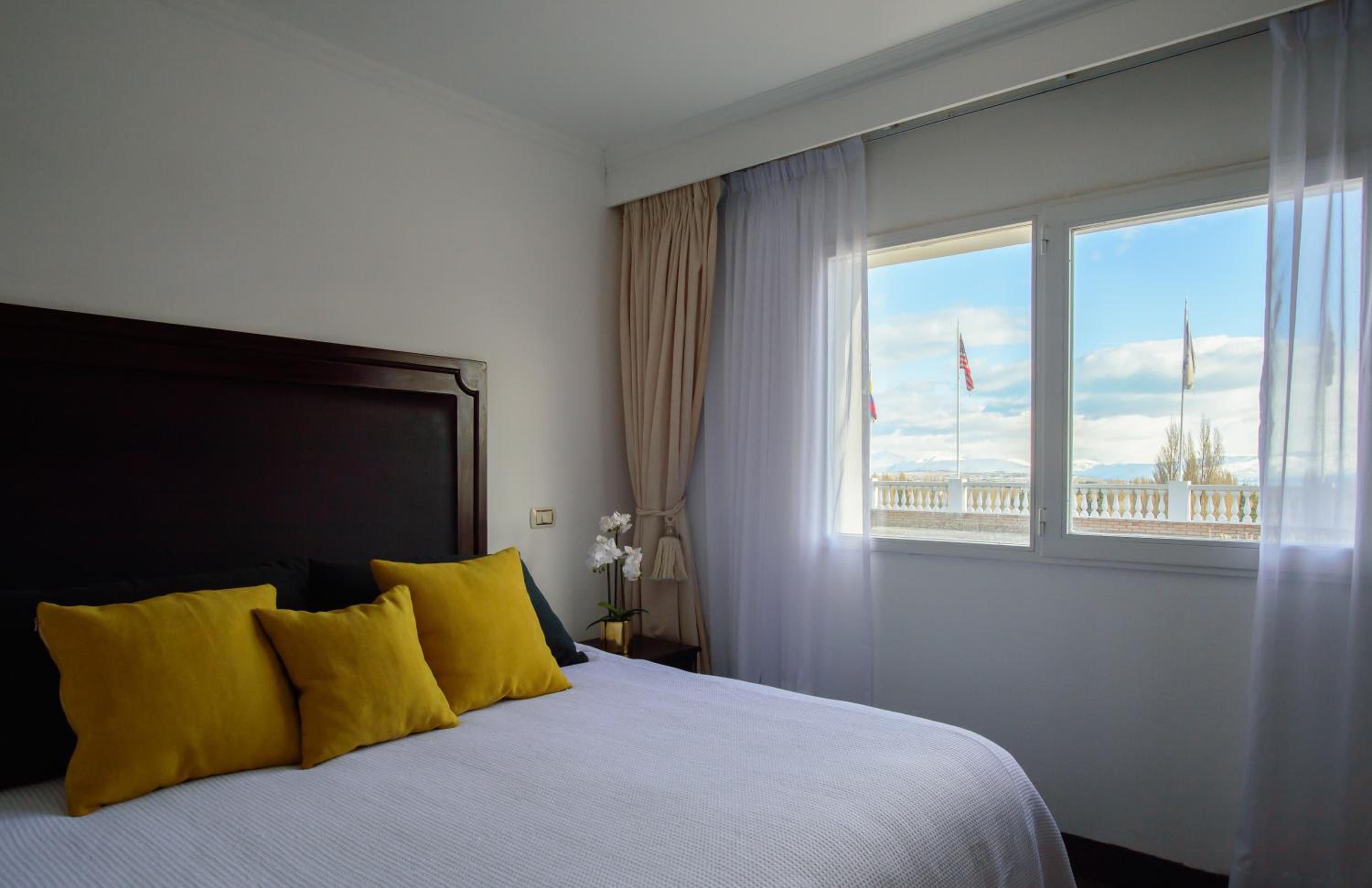 Deluxe Junior Suite photo 2