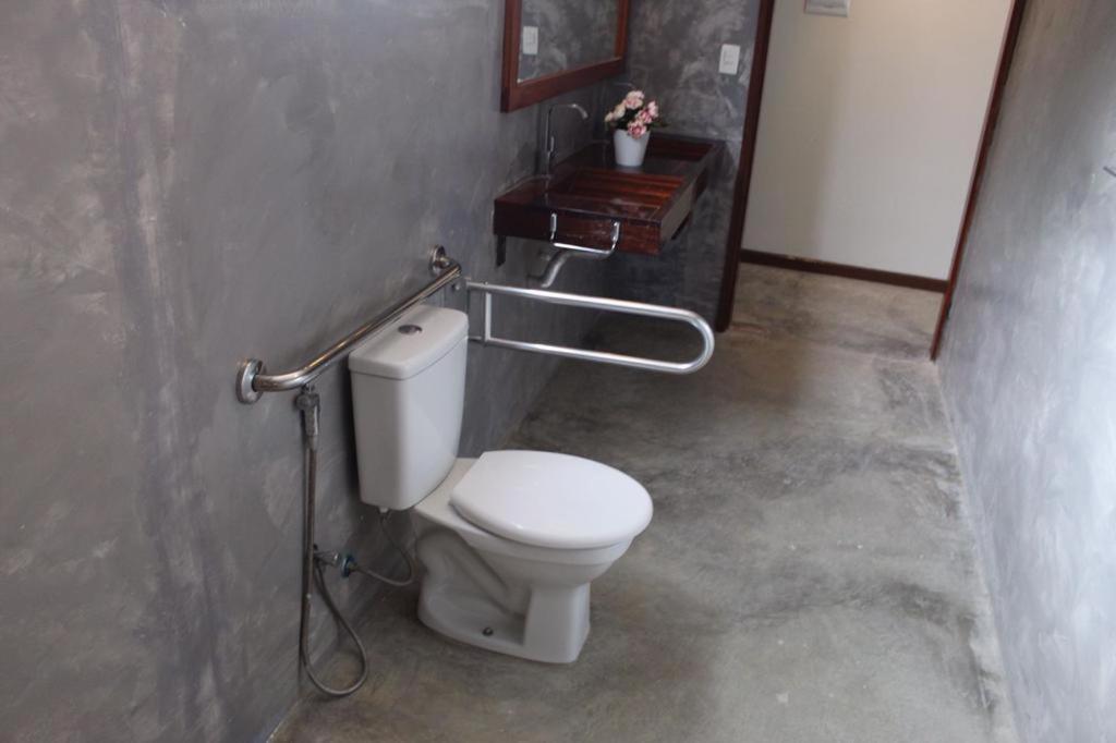 King Room - Disability Access - Photo 4