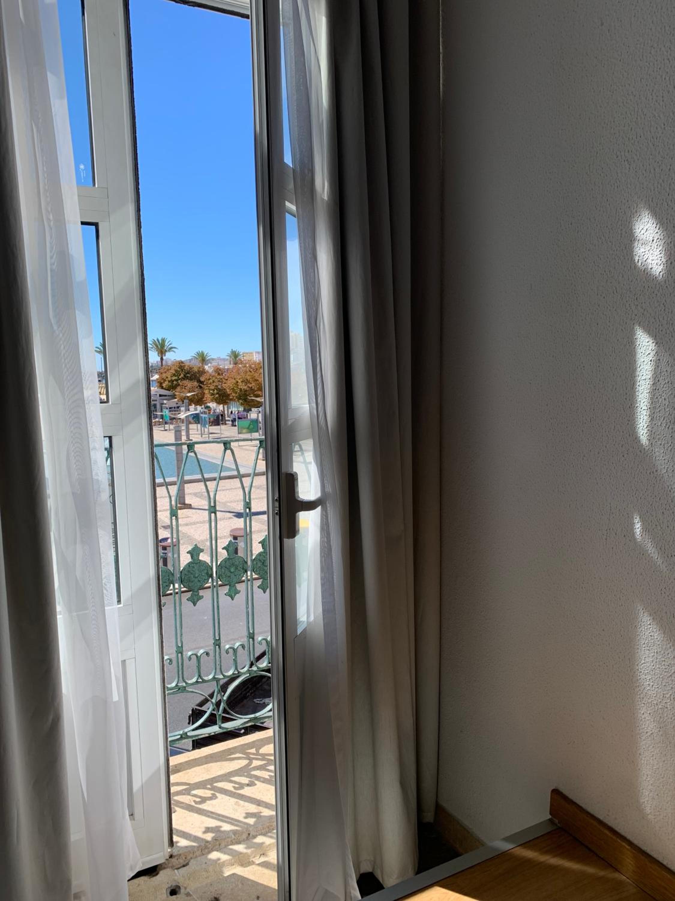Double Room with River View - Photo 5
