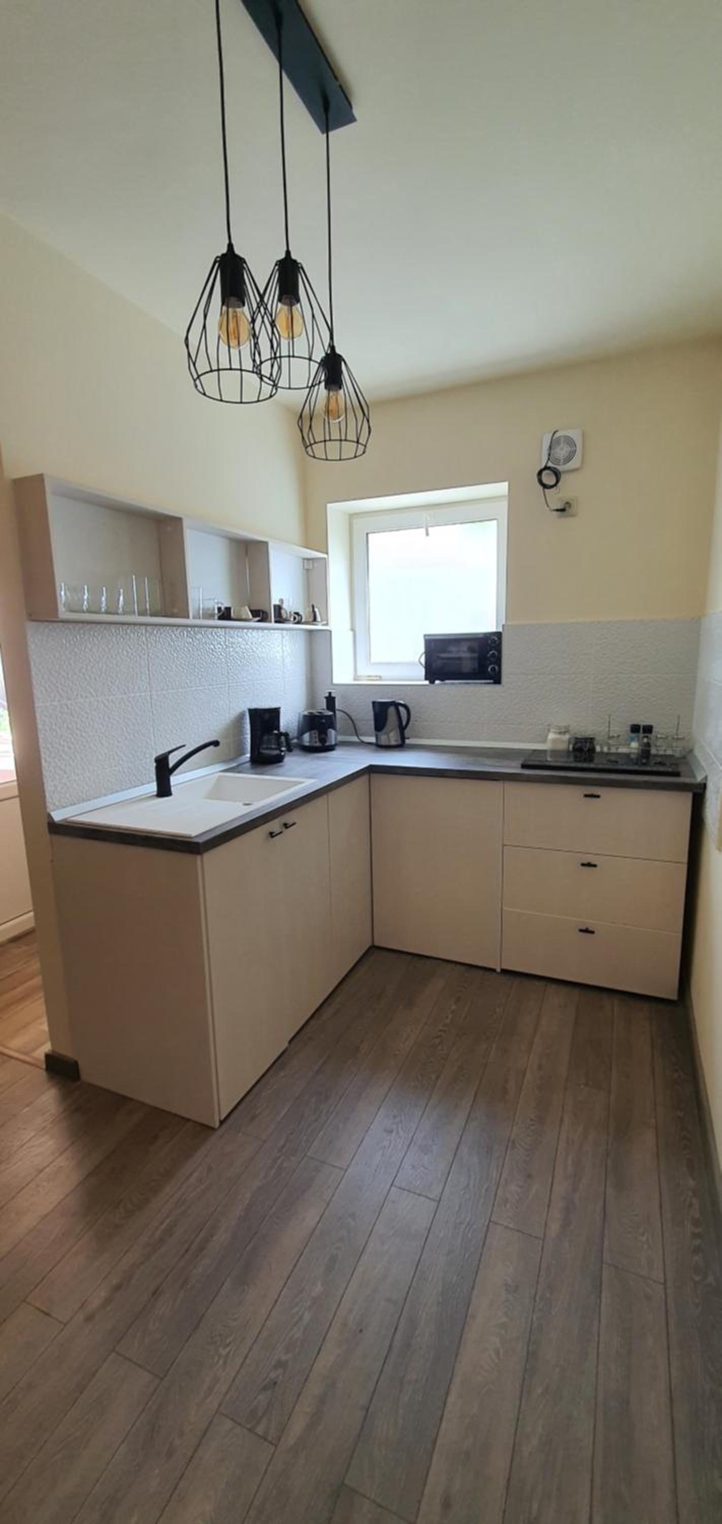 One-Bedroom Apartment - Photo 8