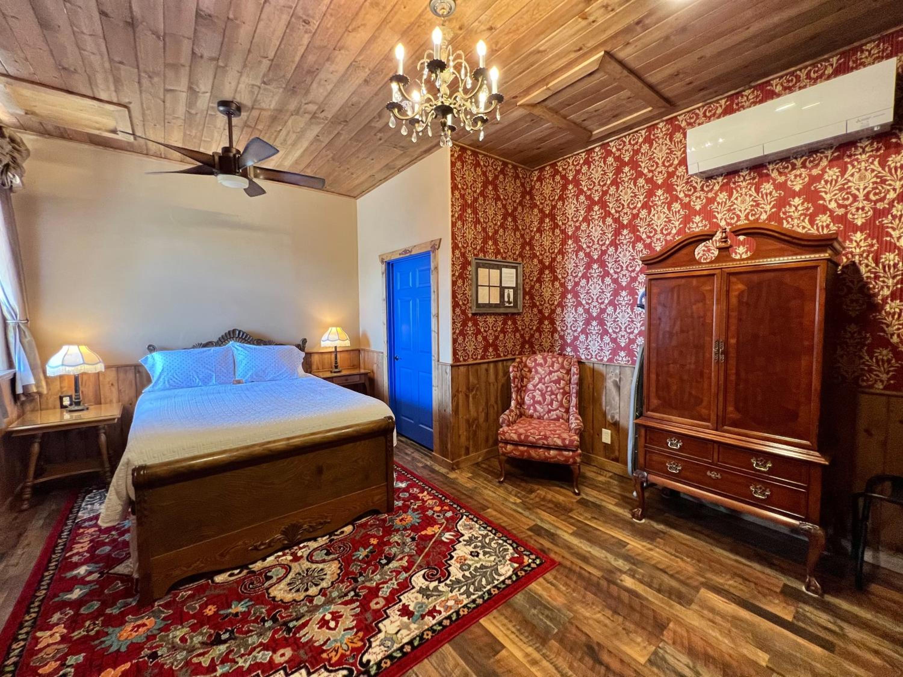 Standard Queen Room