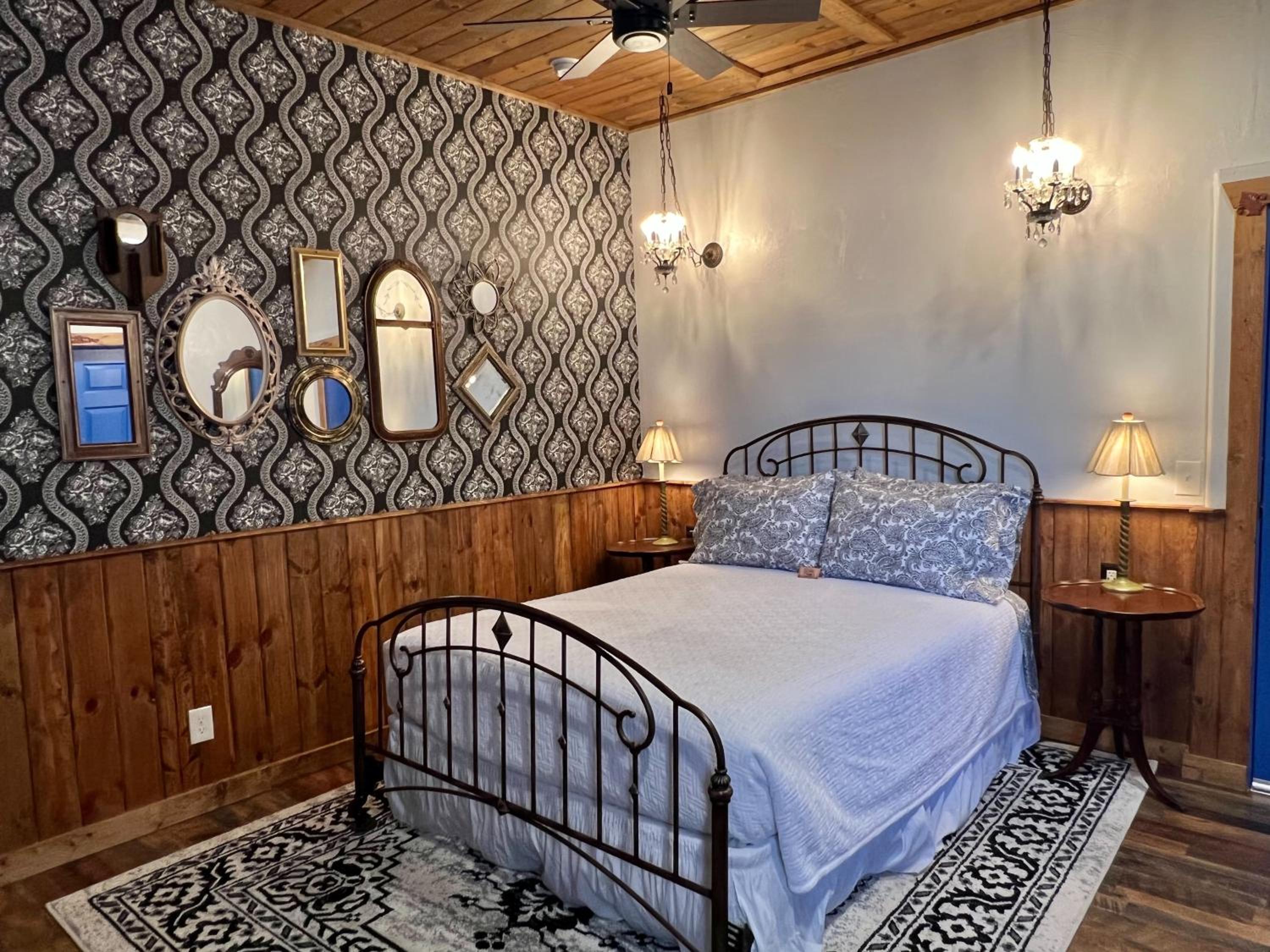 Standard Queen Room