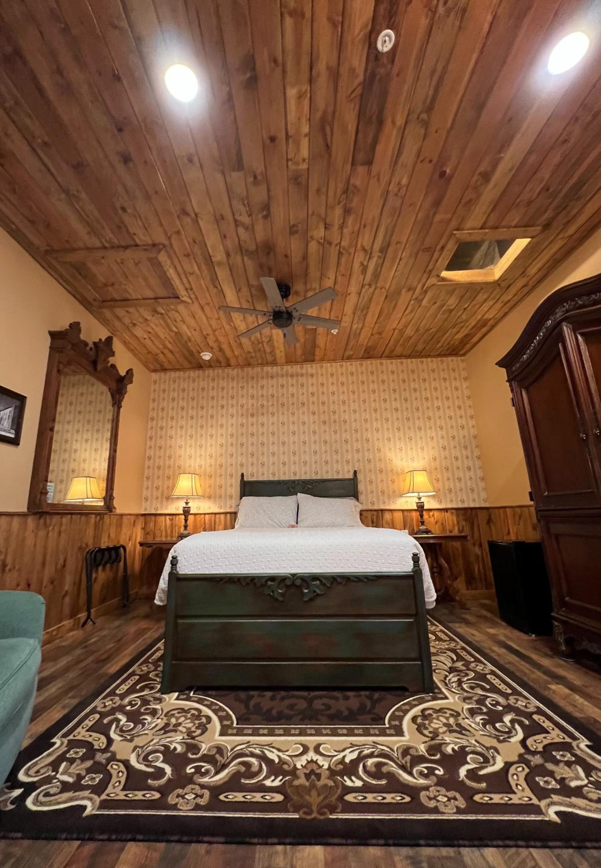 Standard Queen Room