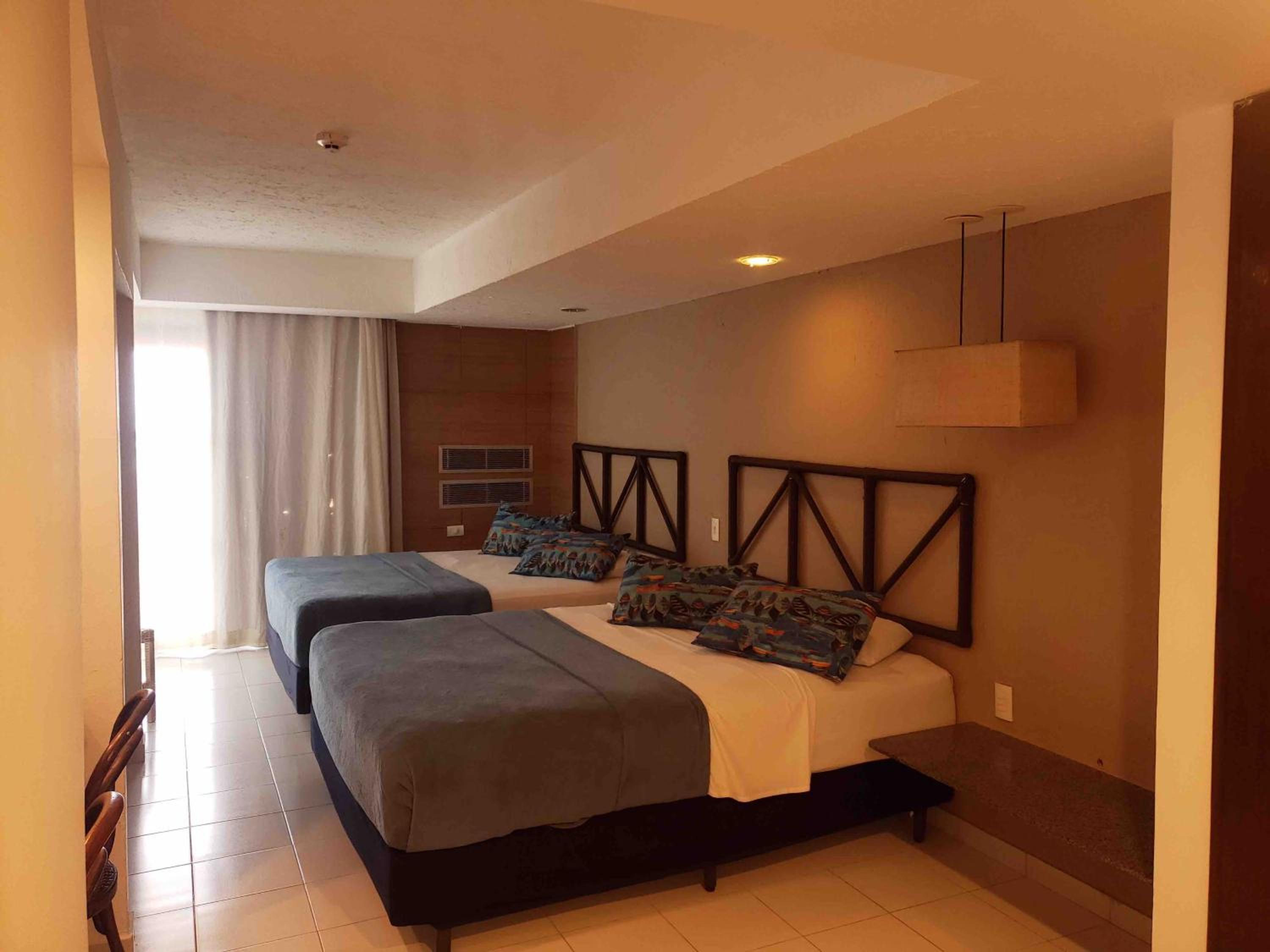 Queen Suite with Spa Bath photo 2