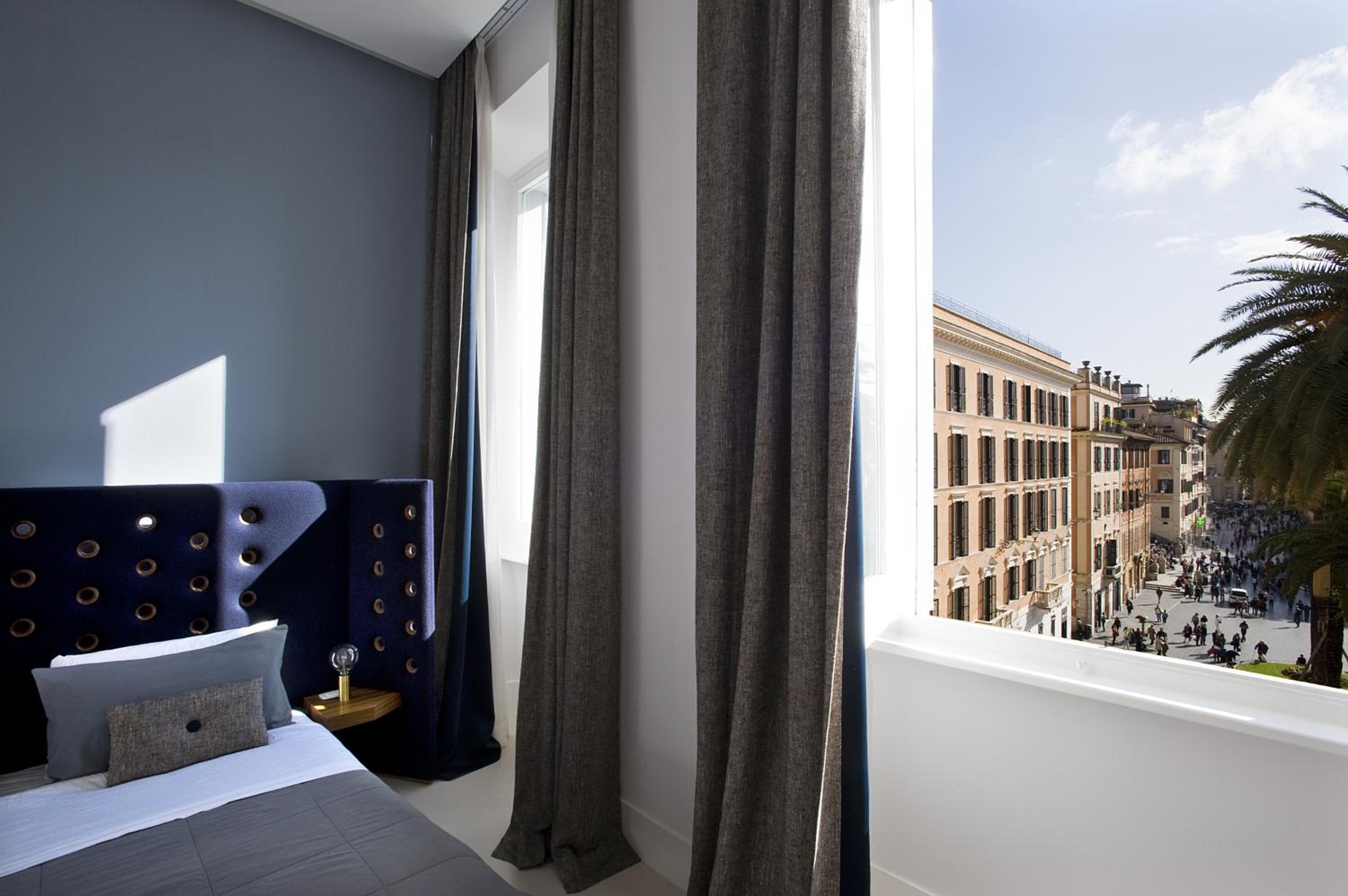 Junior Suite with Landmark View photo 3