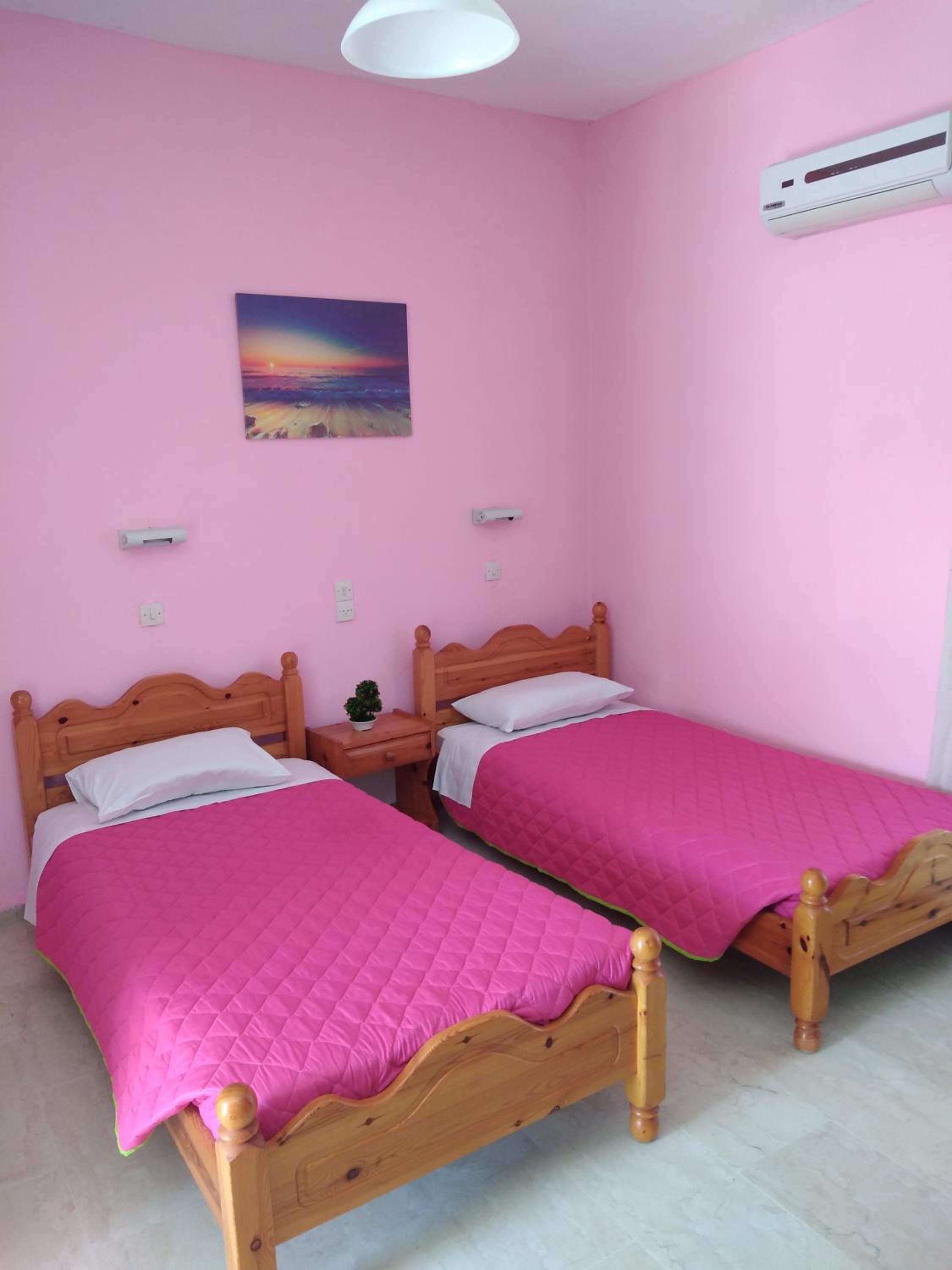 Twin Room - Photo 3