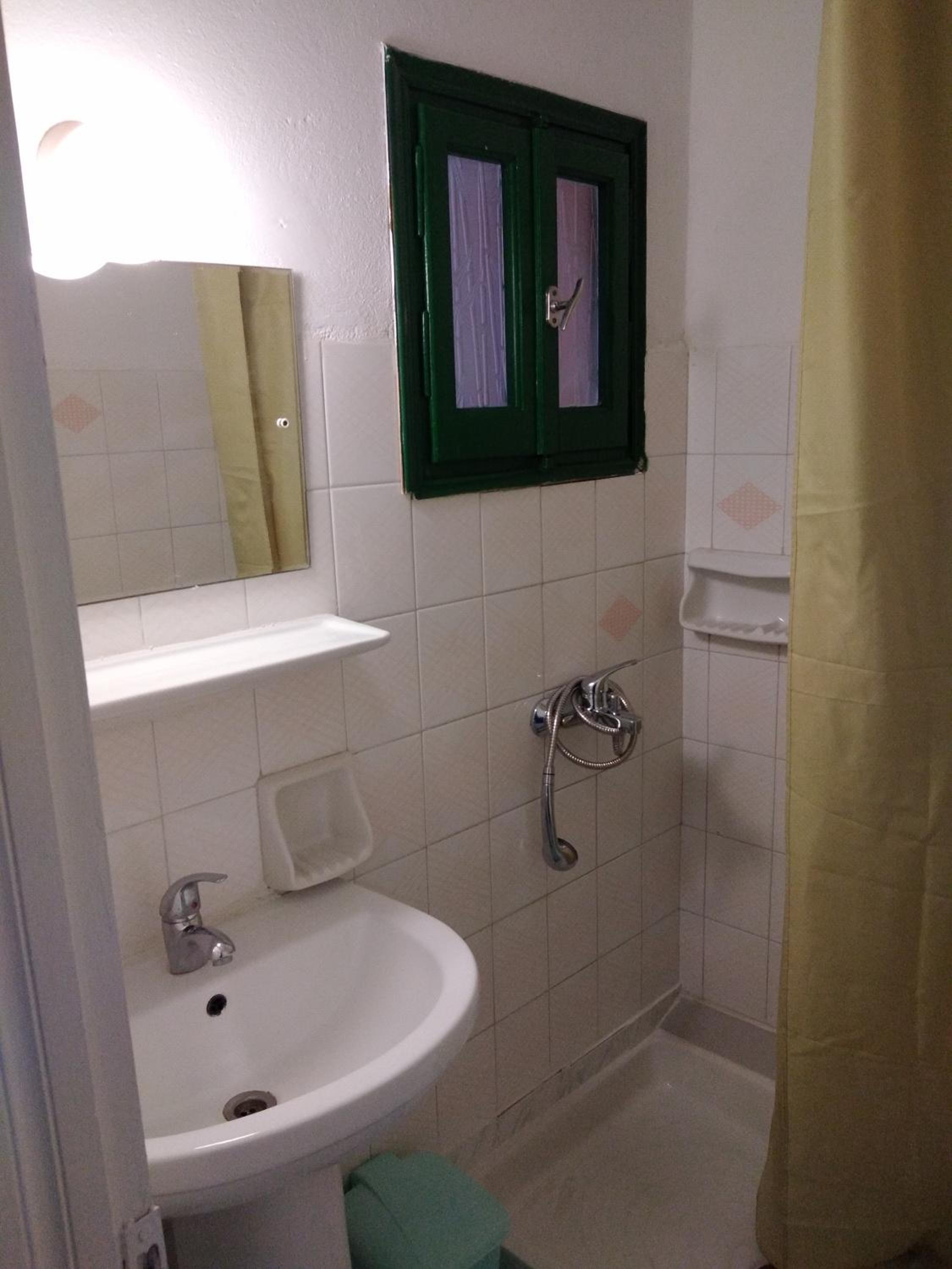 Twin Room - Photo 5