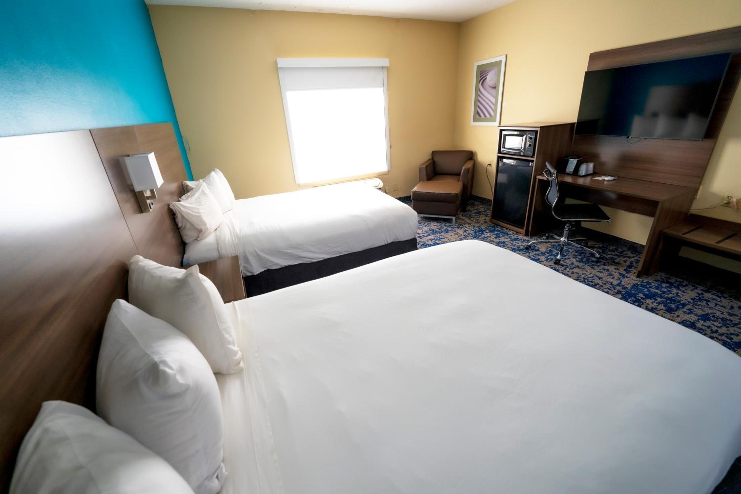 Standard Queen Room With Two Queen Beds - Non-Smoking