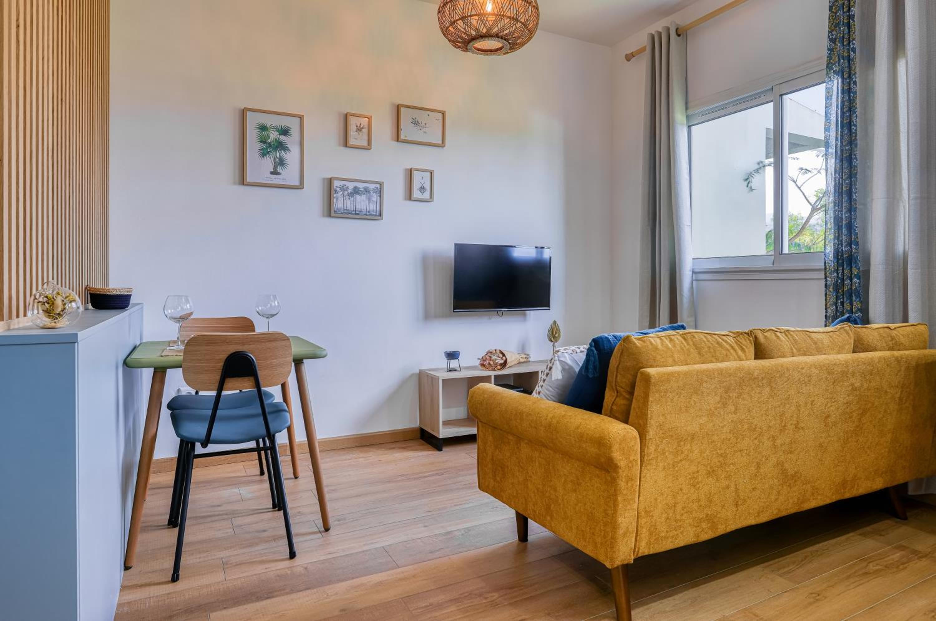 One-Bedroom Apartment photo 1