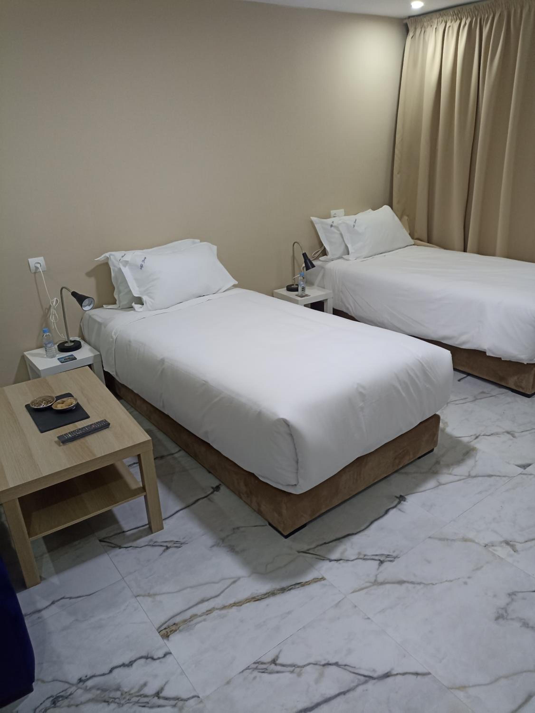 Superior Double Room with Two Double Beds - Photo 8