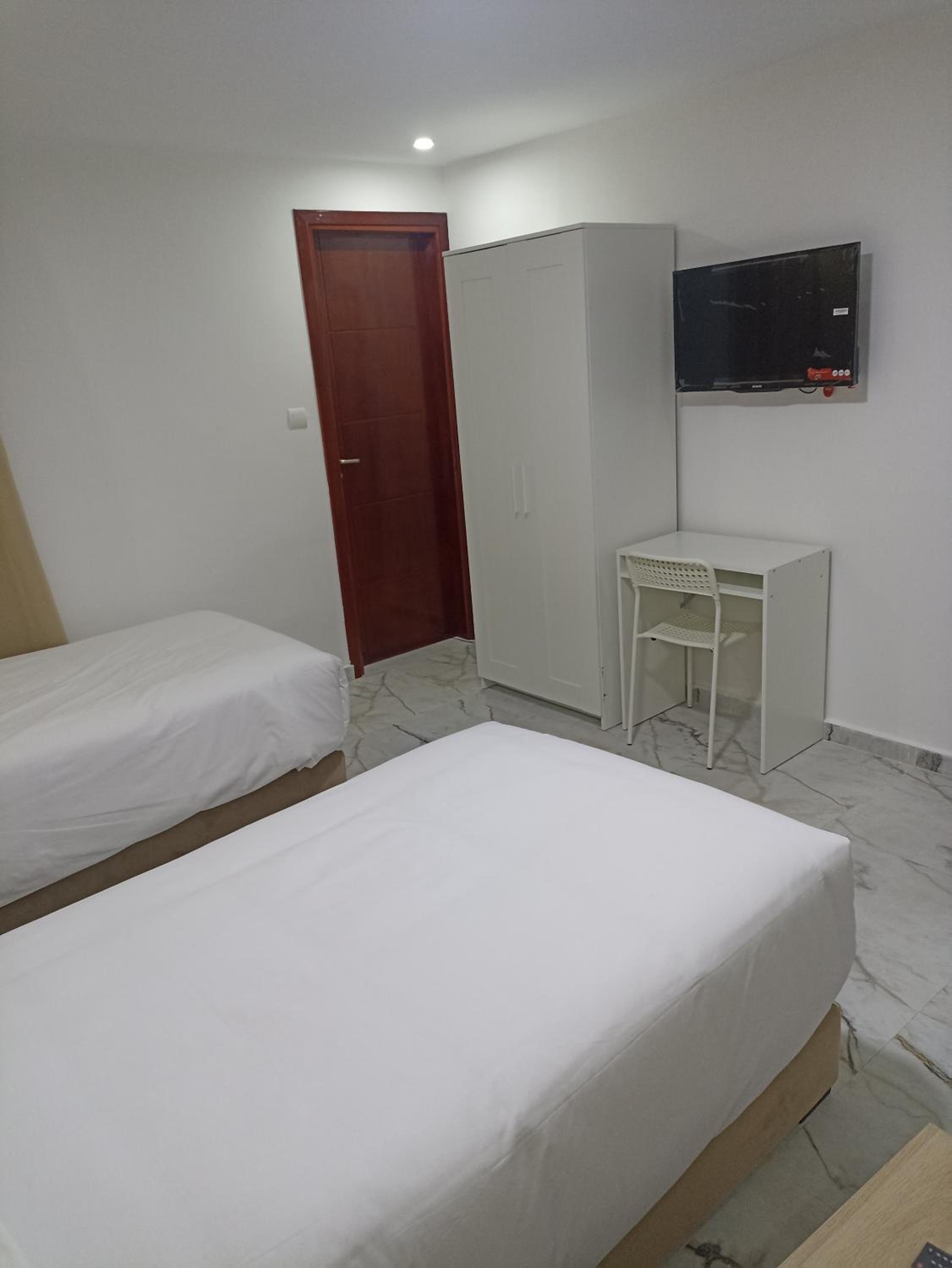 Superior Double Room with Two Double Beds - Photo 2