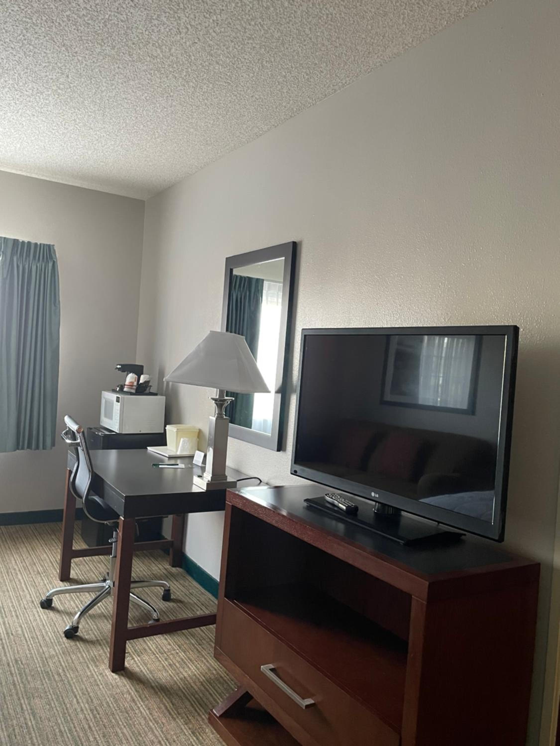 King Room - Non-Smoking - Photo 1