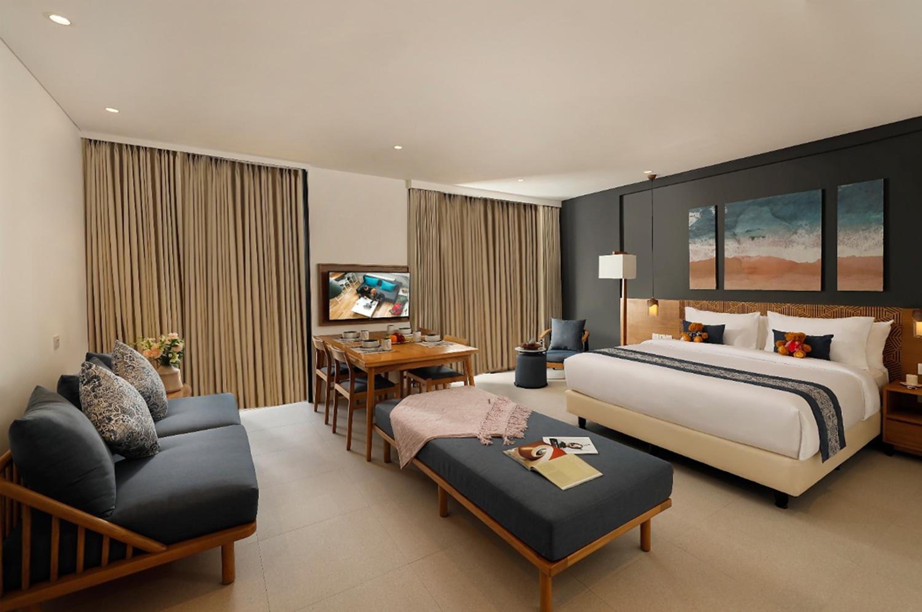 Executive Suite - Photo 3