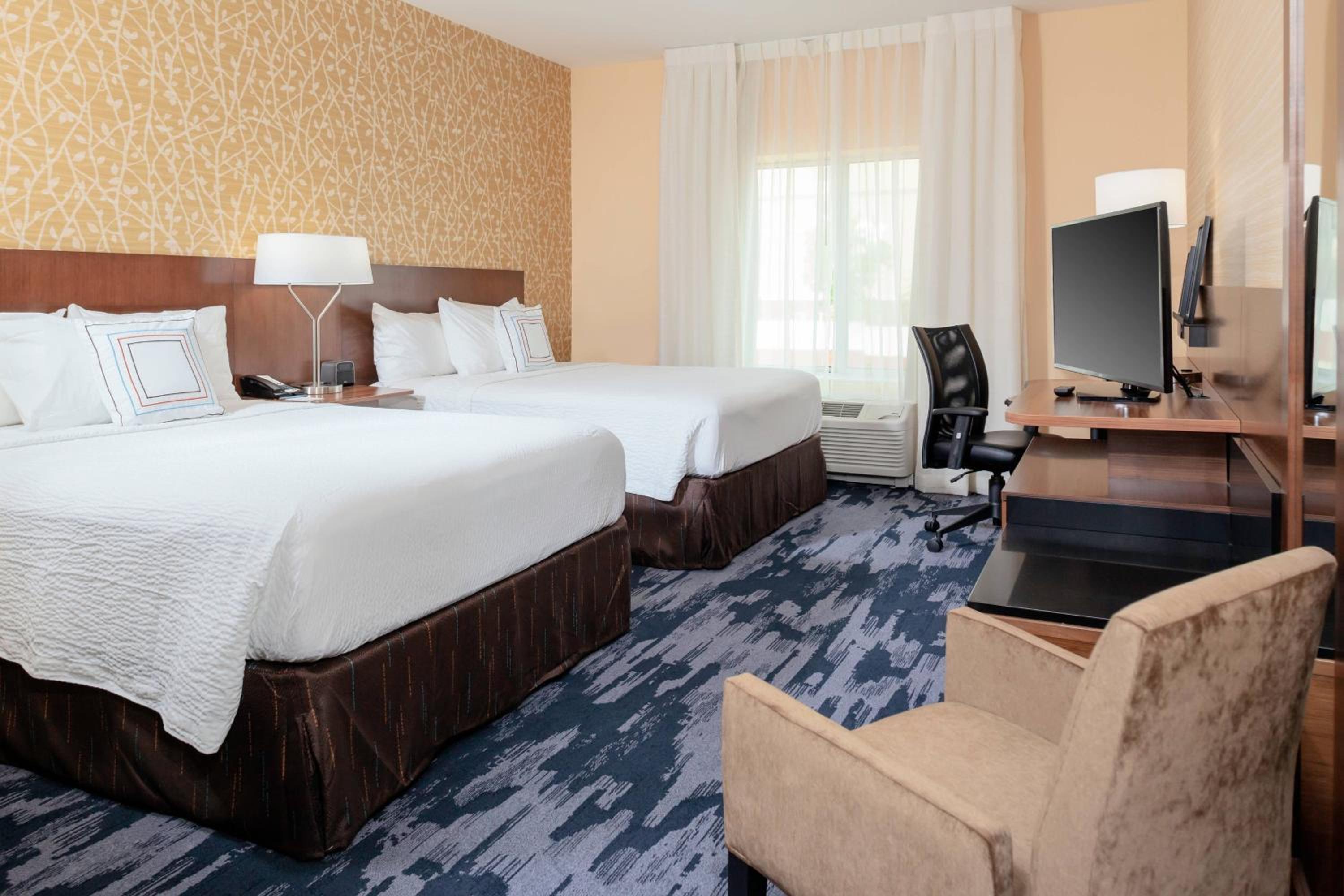 Queen Room with Two Queen Beds - Hearing Accessible
