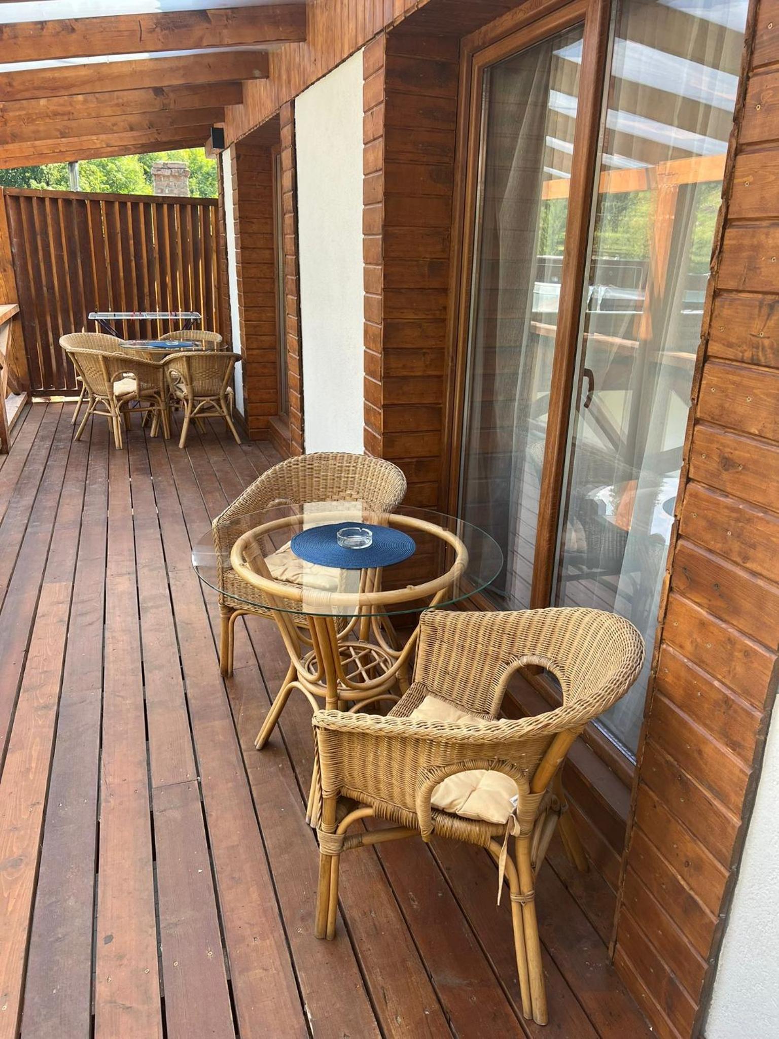 Apartment with Balcony - Photo 4