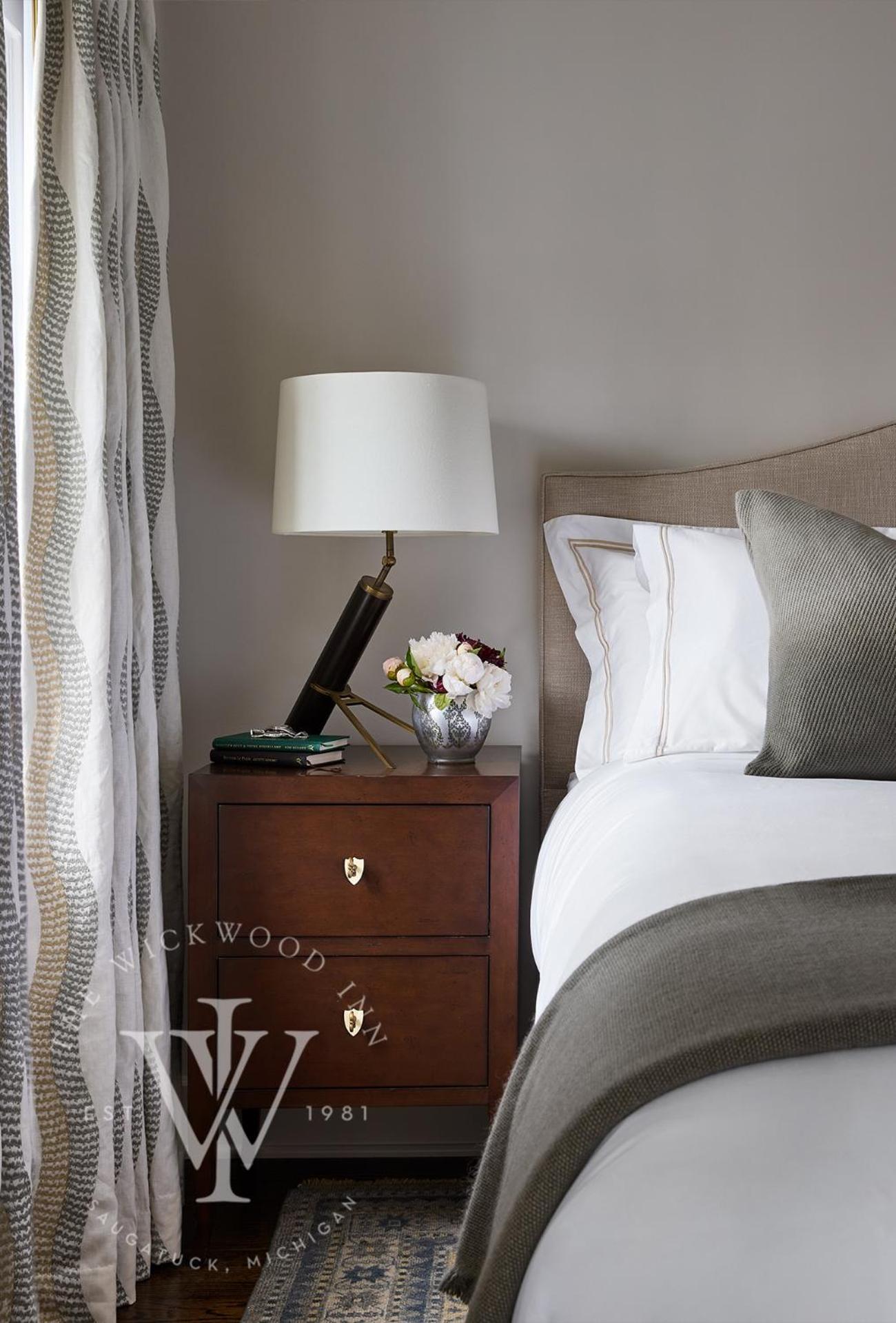 Deluxe King Suite photo 3