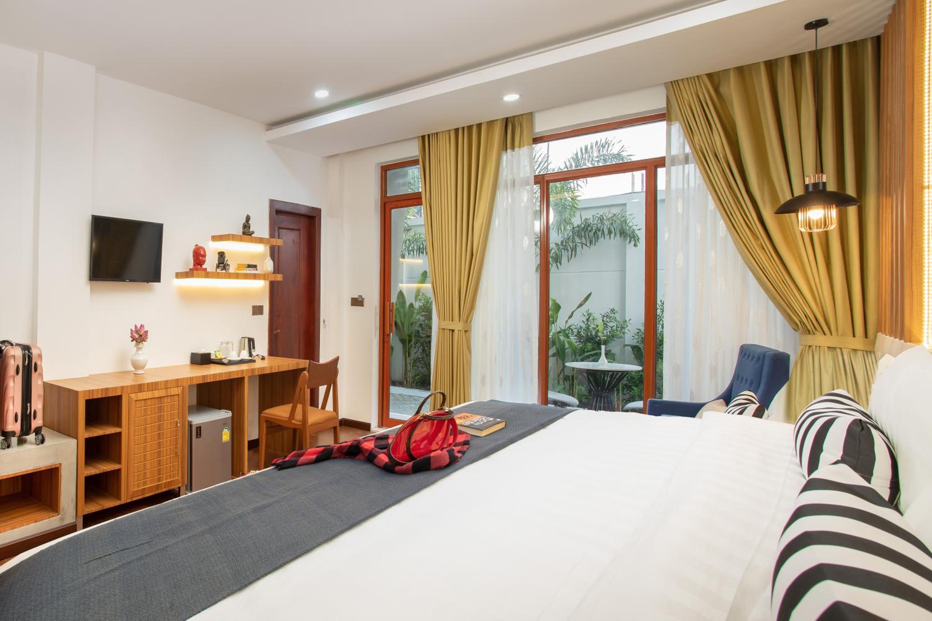 Deluxe King Suite Private Balcony photo 3