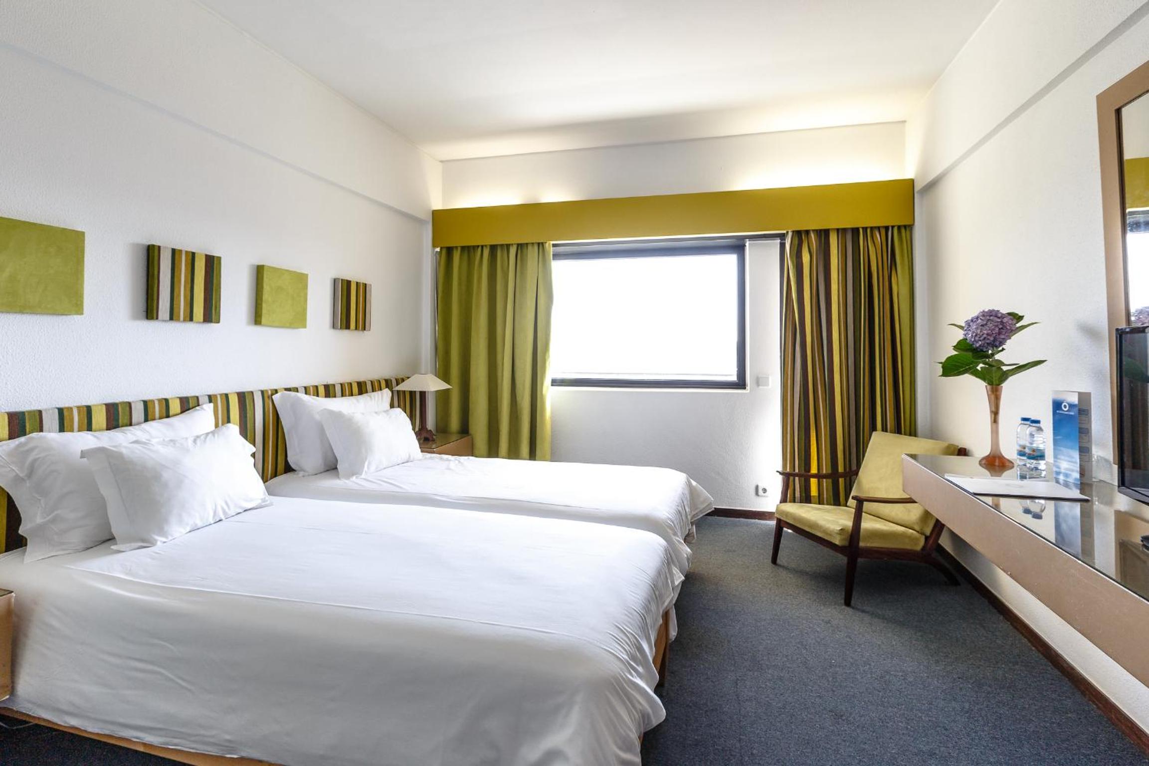 Standard Twin Room Mountain View and Balcony - Photo 1