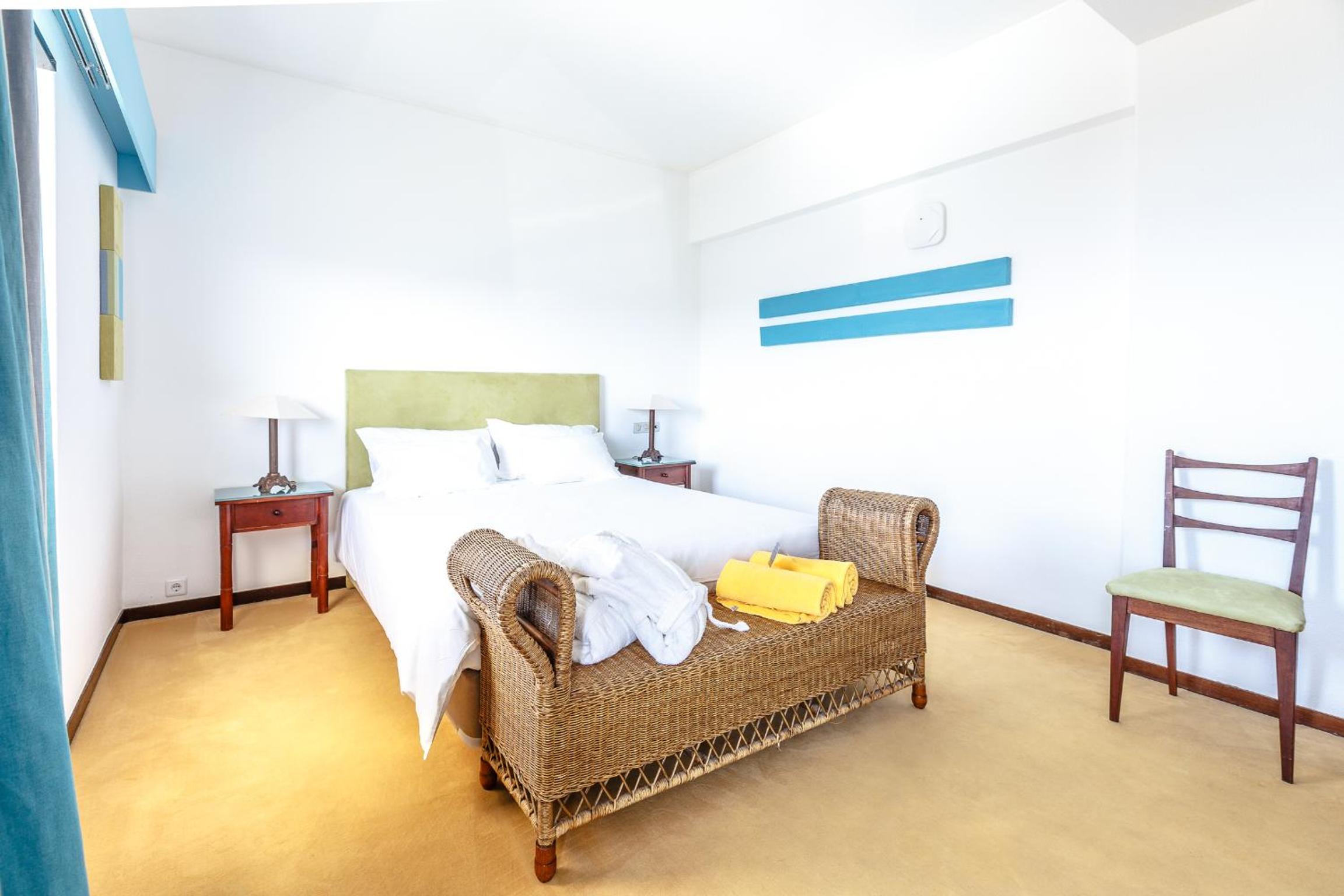 Junior Suite with Balcony - Photo 4