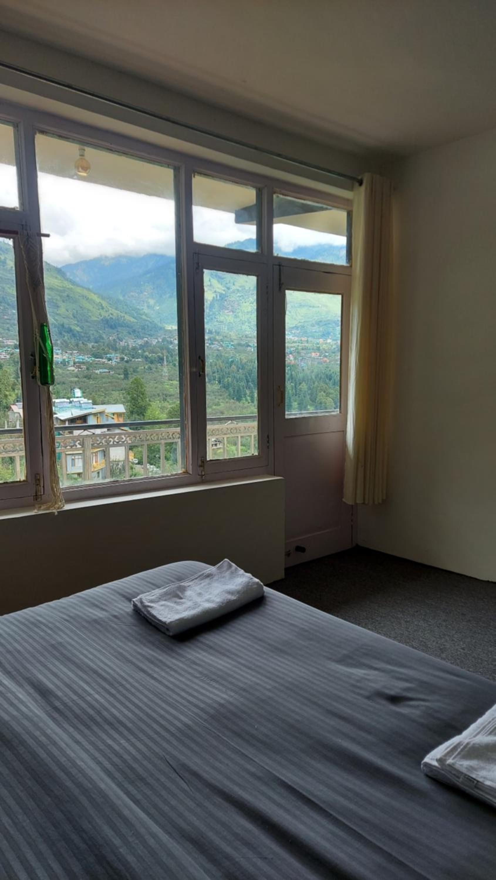 Deluxe Double Room with Balcony - Photo 13