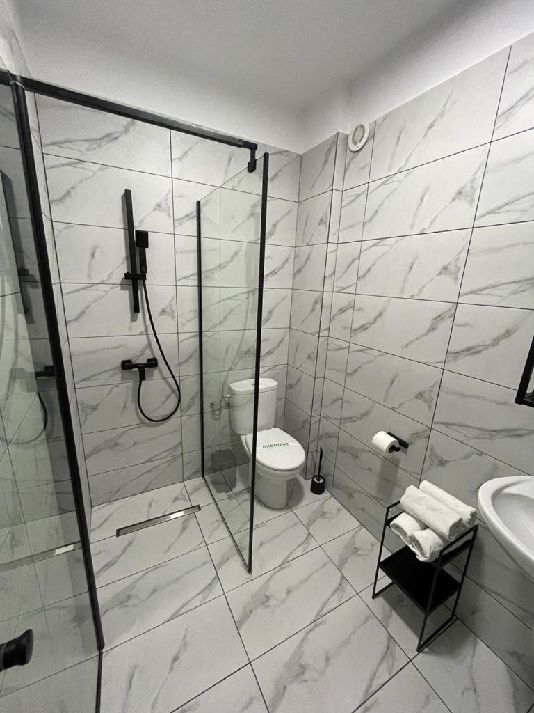 Double Room with Private Bathroom - Photo 4