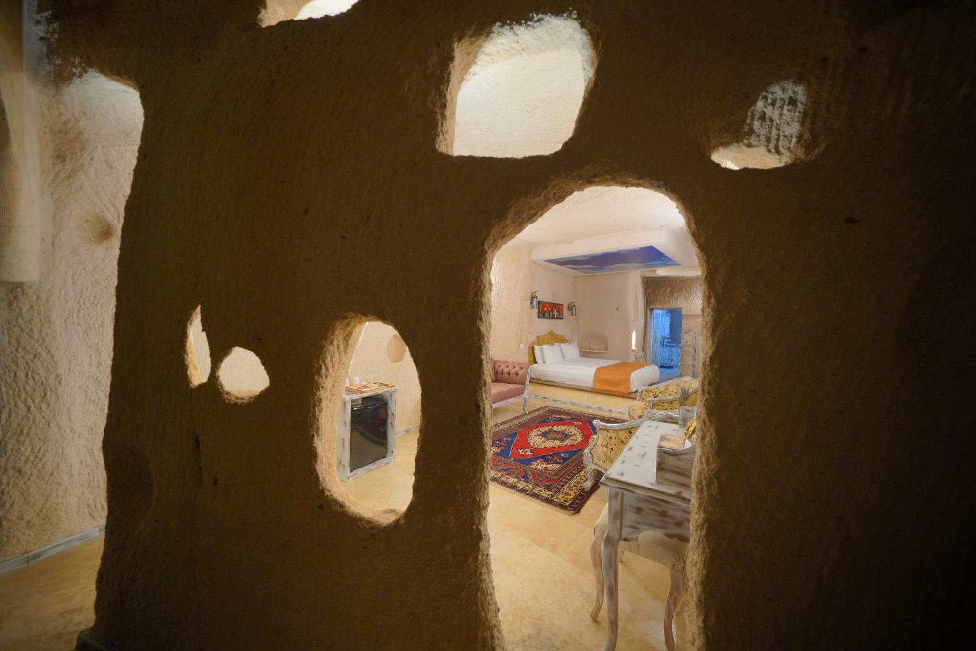 Superior Suite - Photo 16