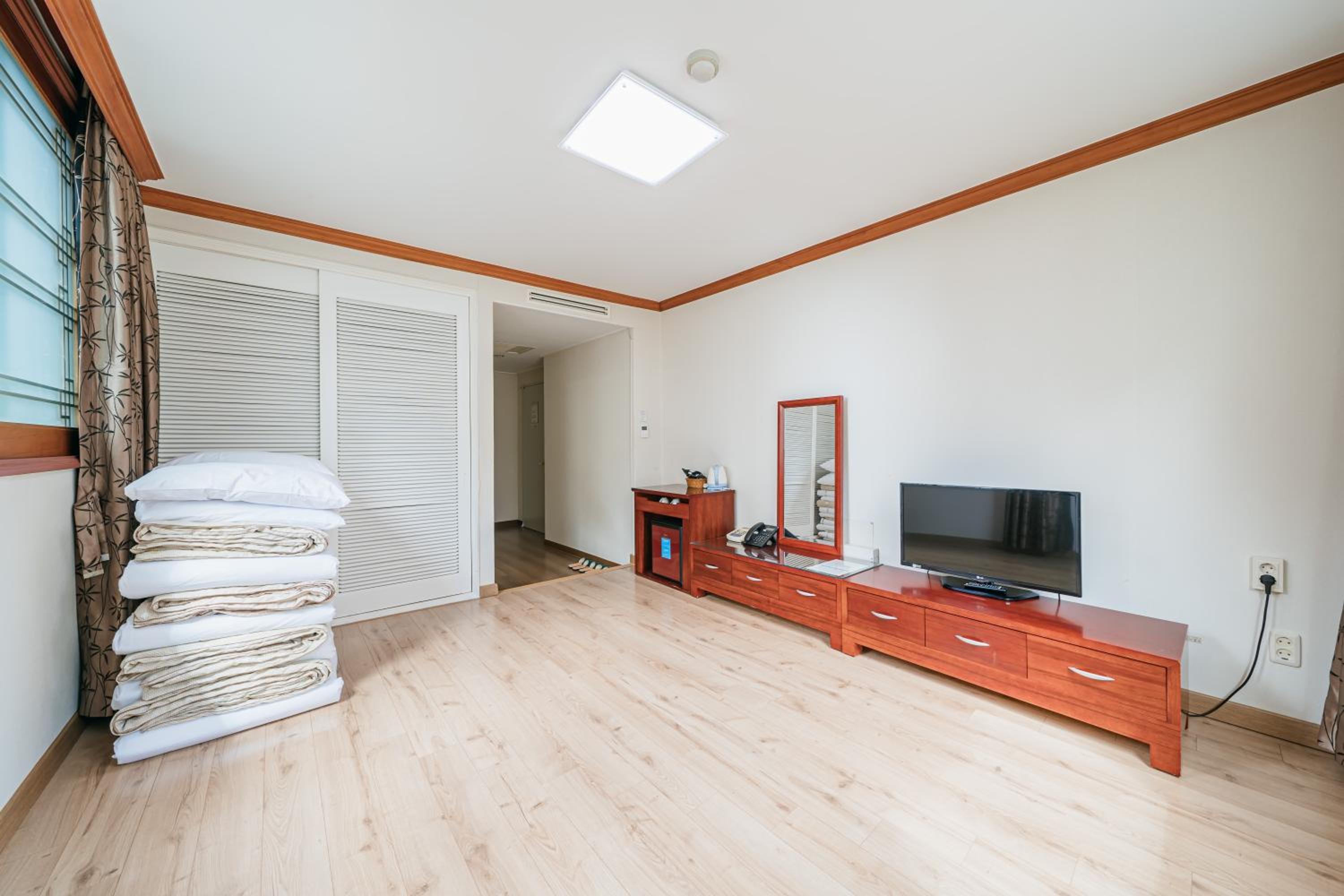 Korean-Style Ondol Room