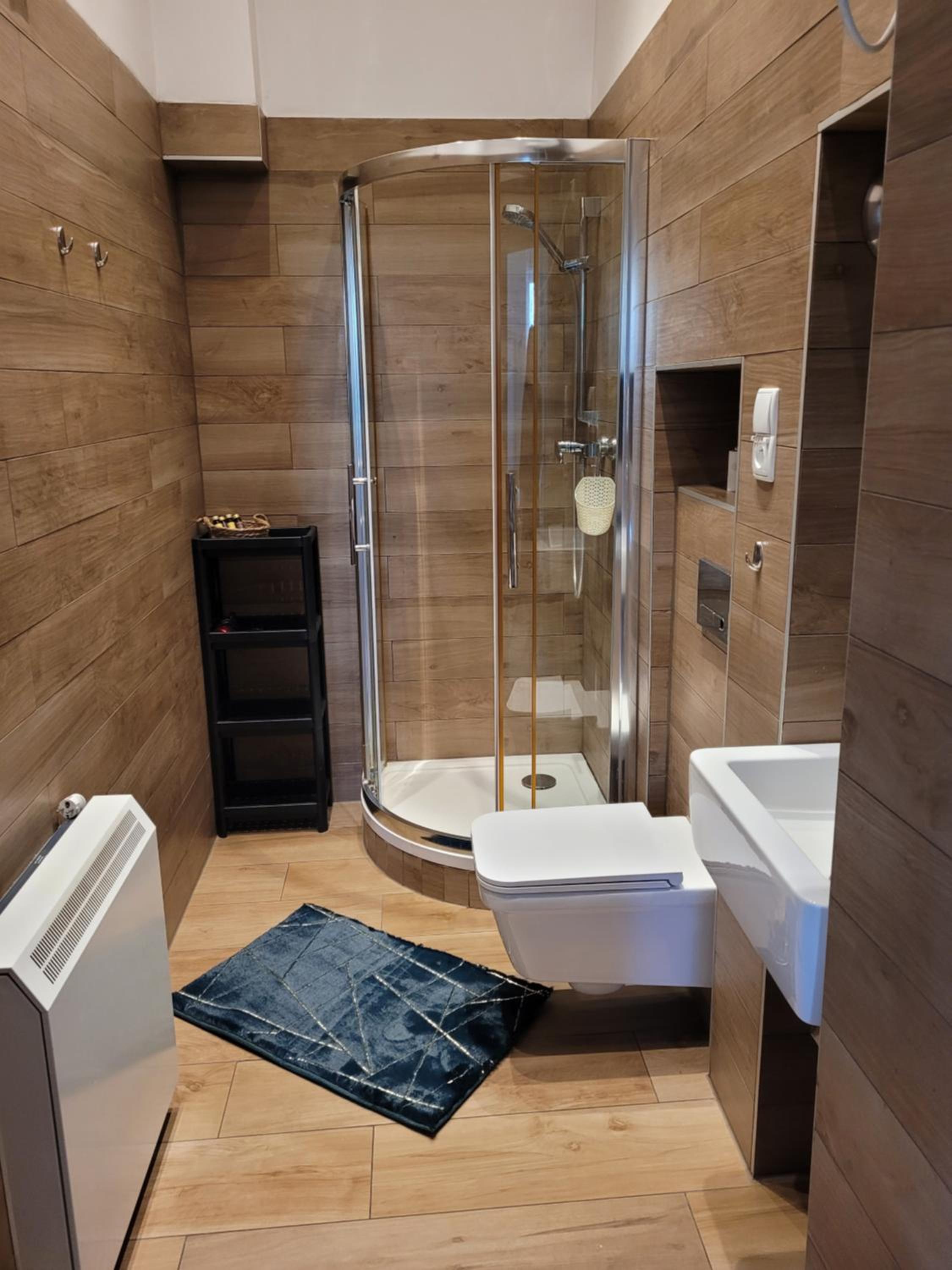 One-Bedroom Apartment - Photo 2