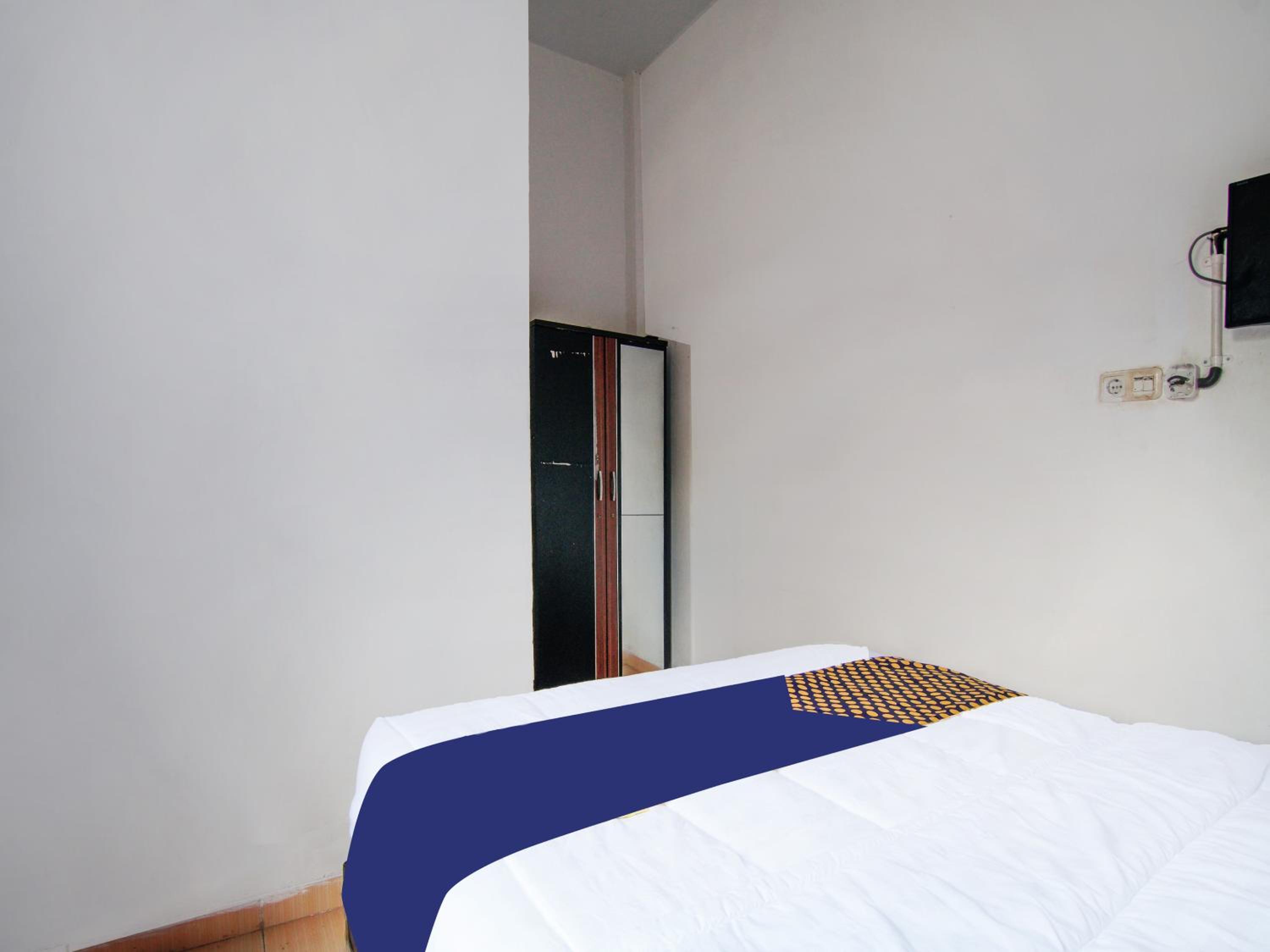 Budget Double Room - Photo 2