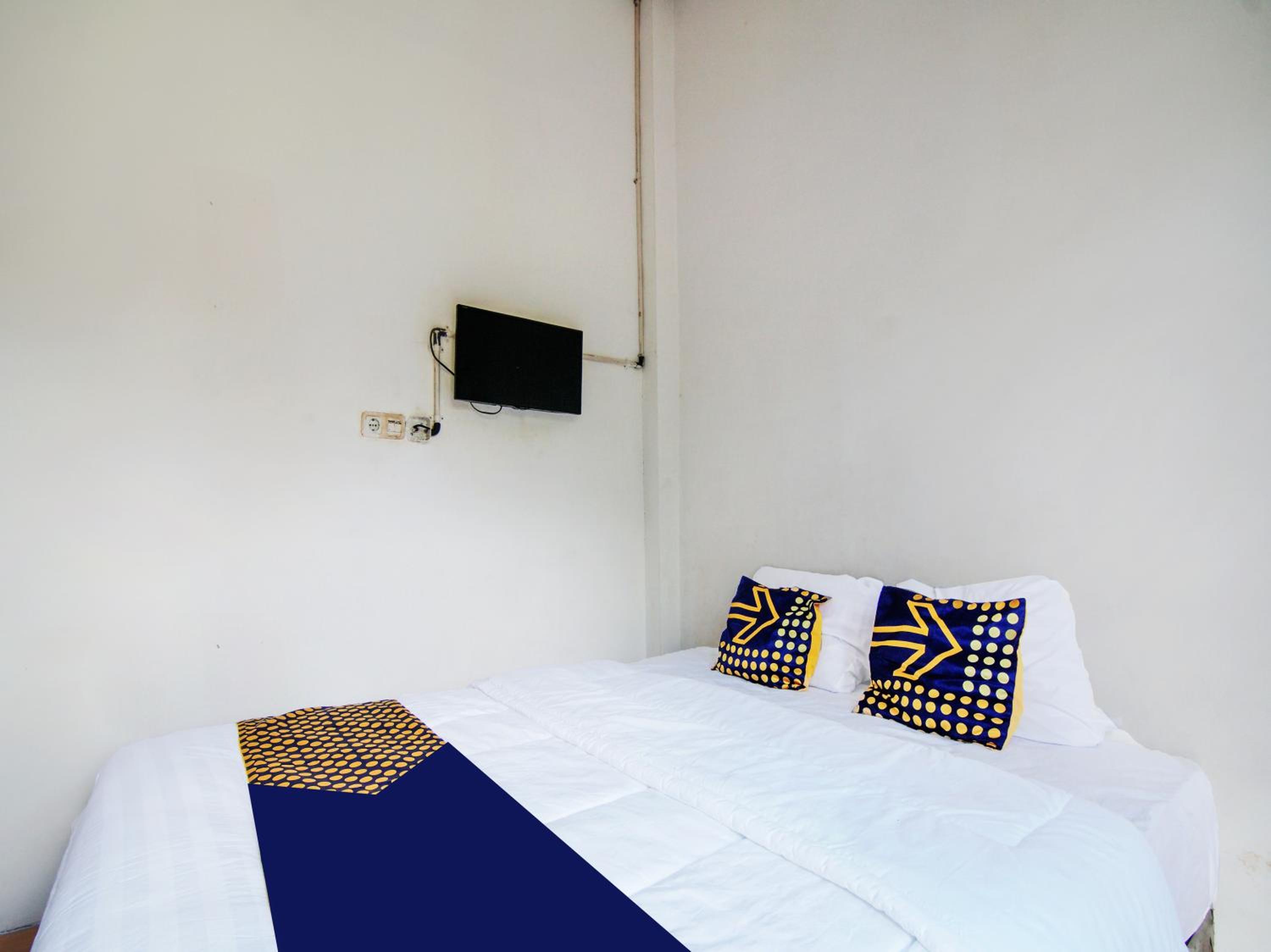 Budget Double Room - Photo 8