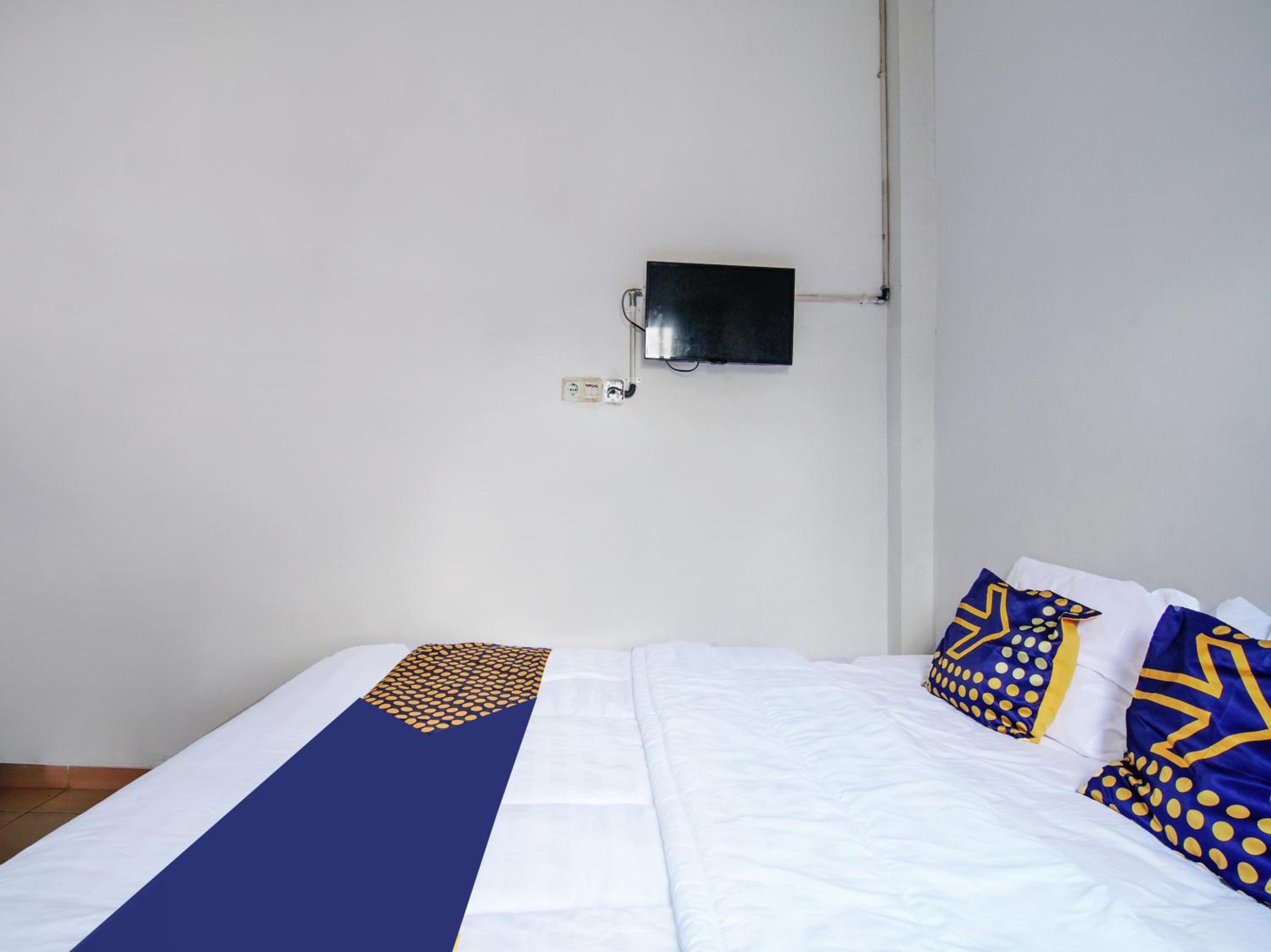 Budget Double Room - Photo 3