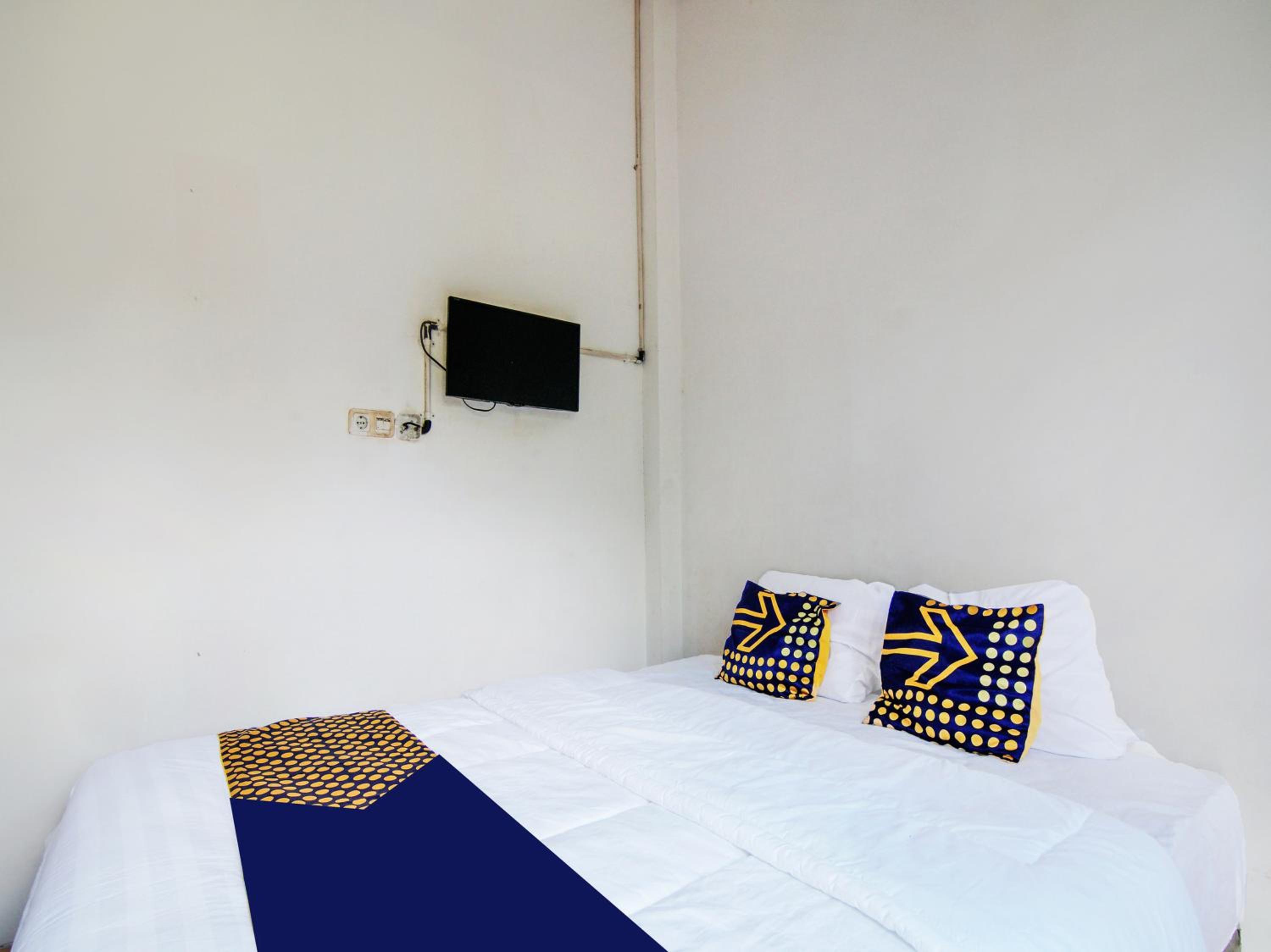 Budget Double Room - Photo 5