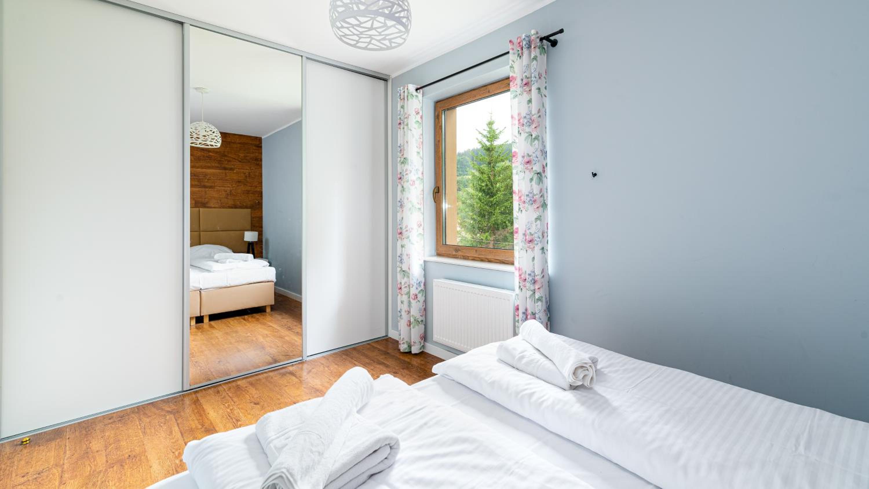 One-Bedroom Apartment with Mountain View photo 2