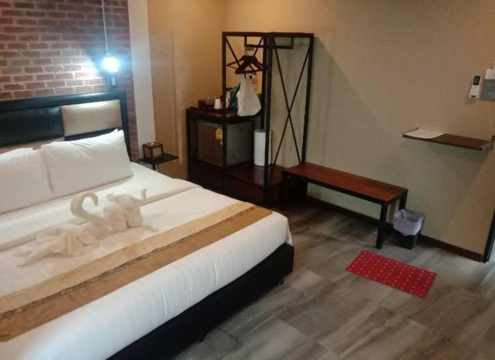 Deluxe Queen Room - Photo 1