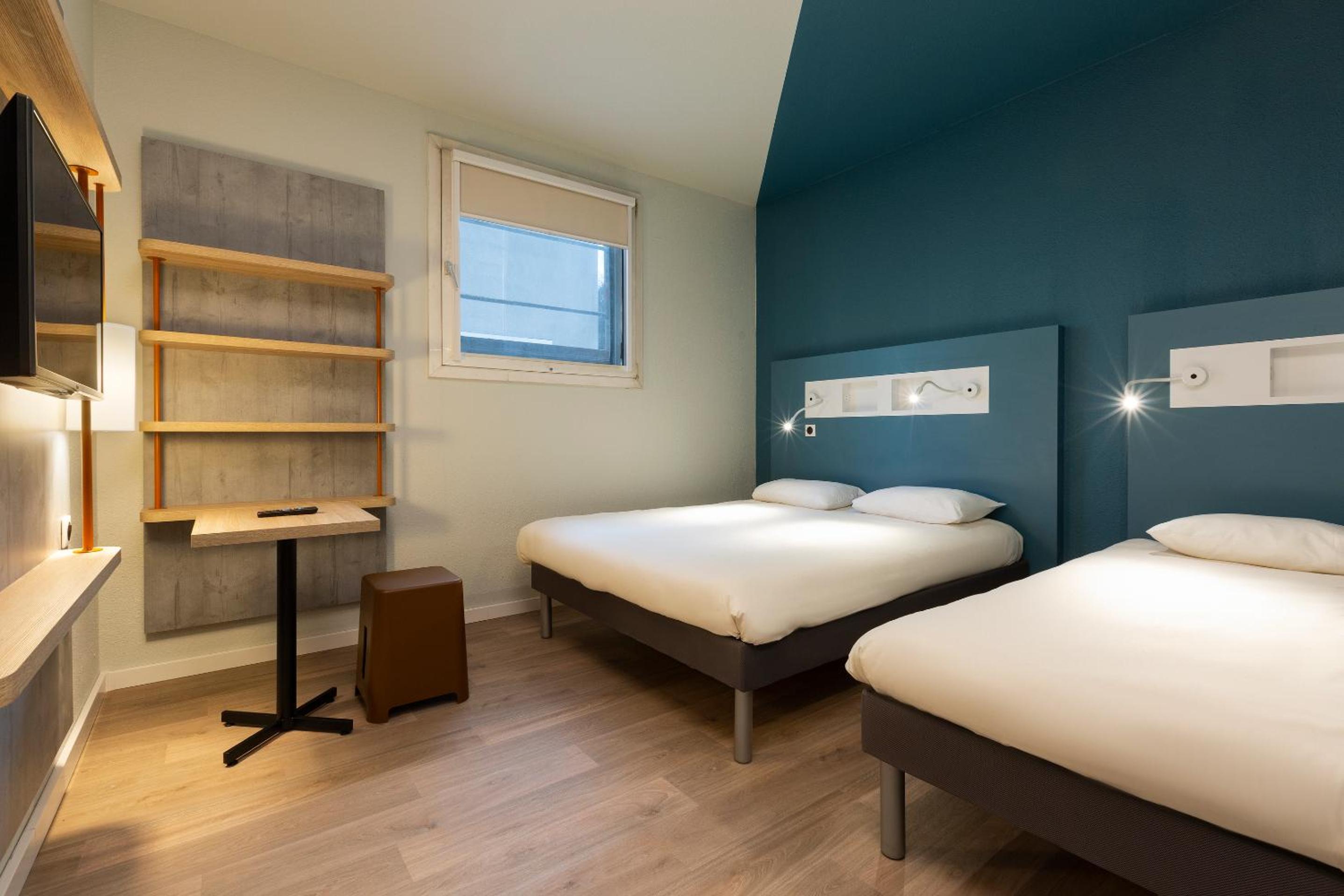 Classic Room with One Double Bed and One Single Bed - Photo 1