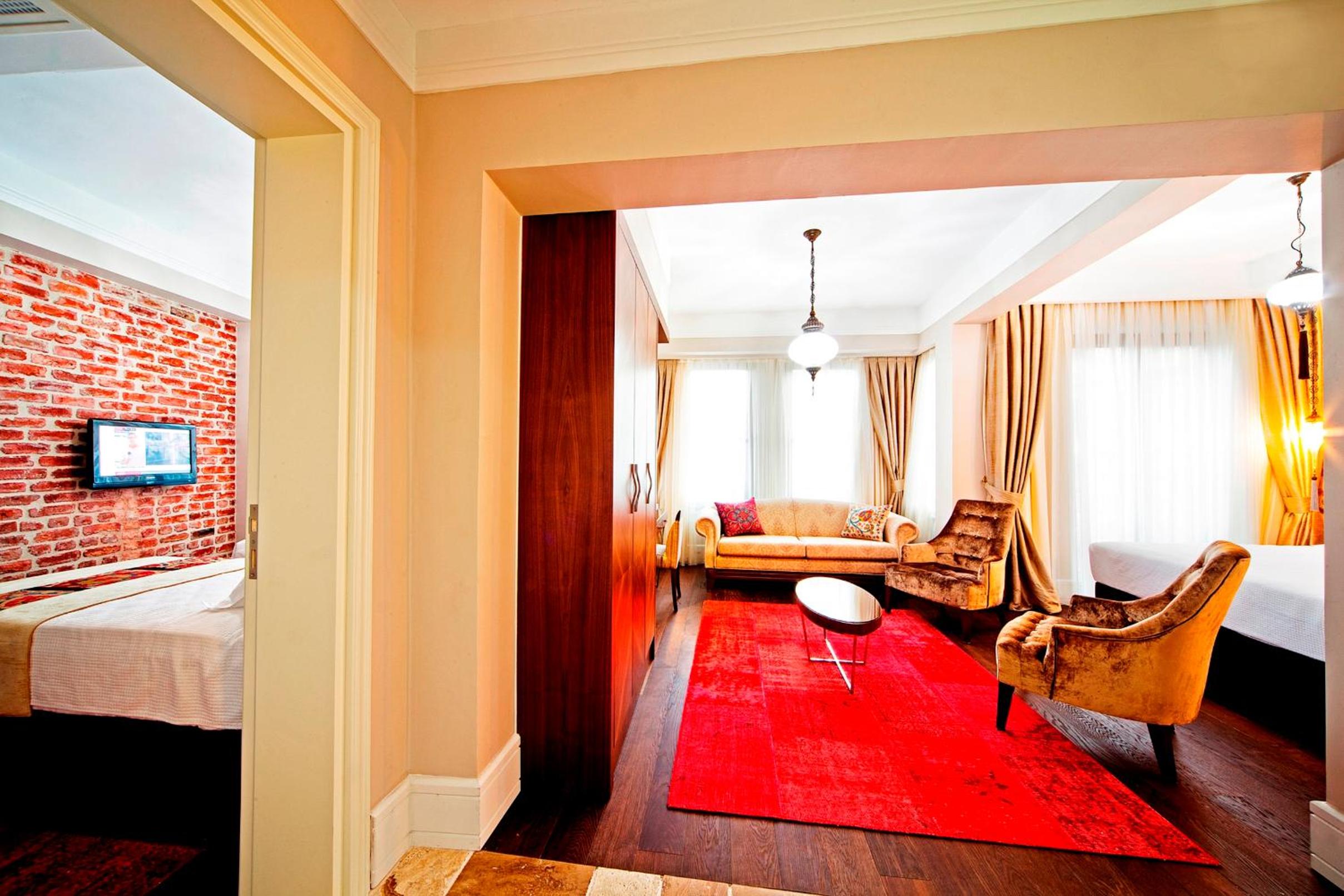 Deluxe Family Room photo 2