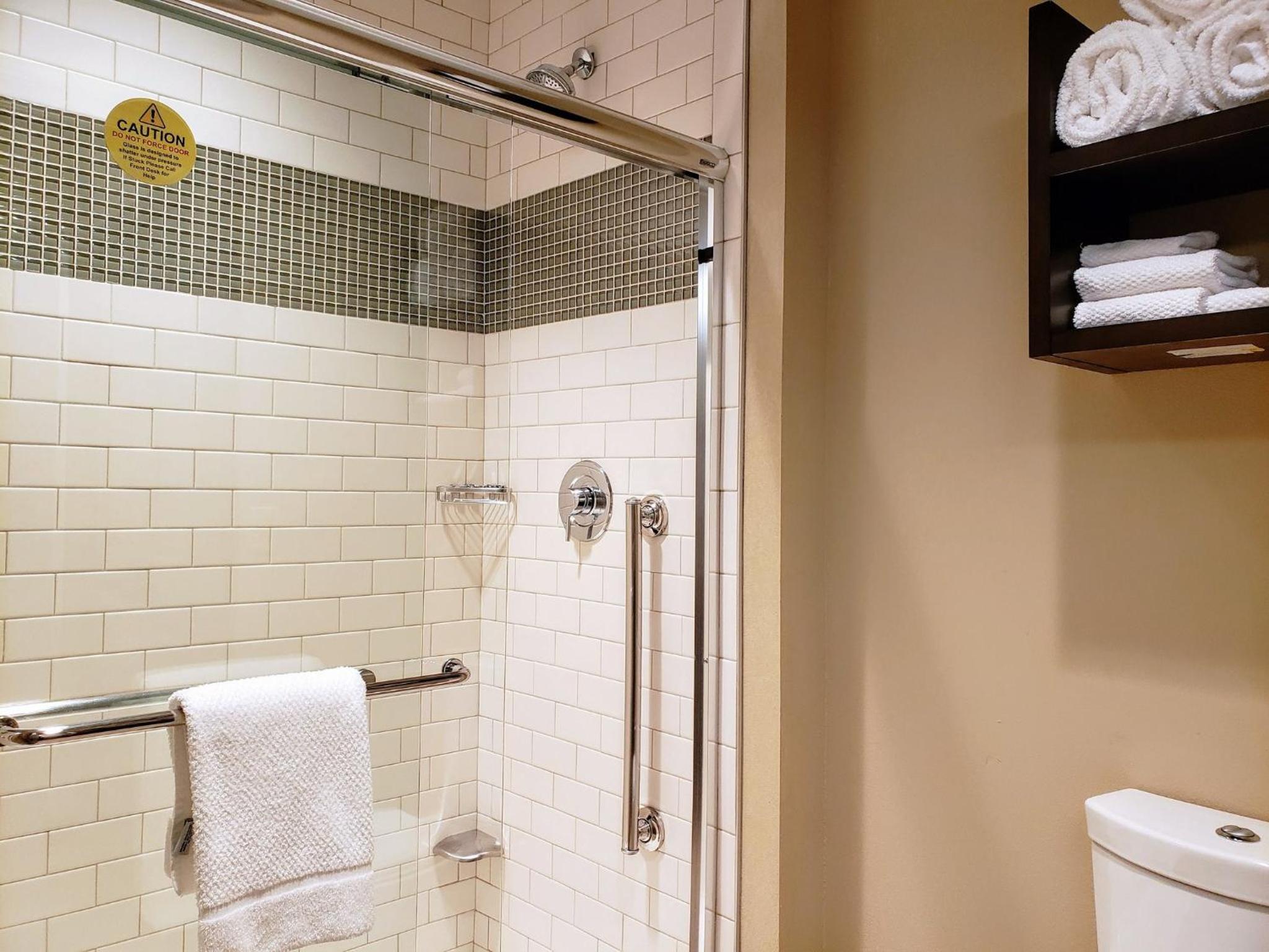 King Studio-Disability Access/Roll in Shower/Non-Smoking photo 2