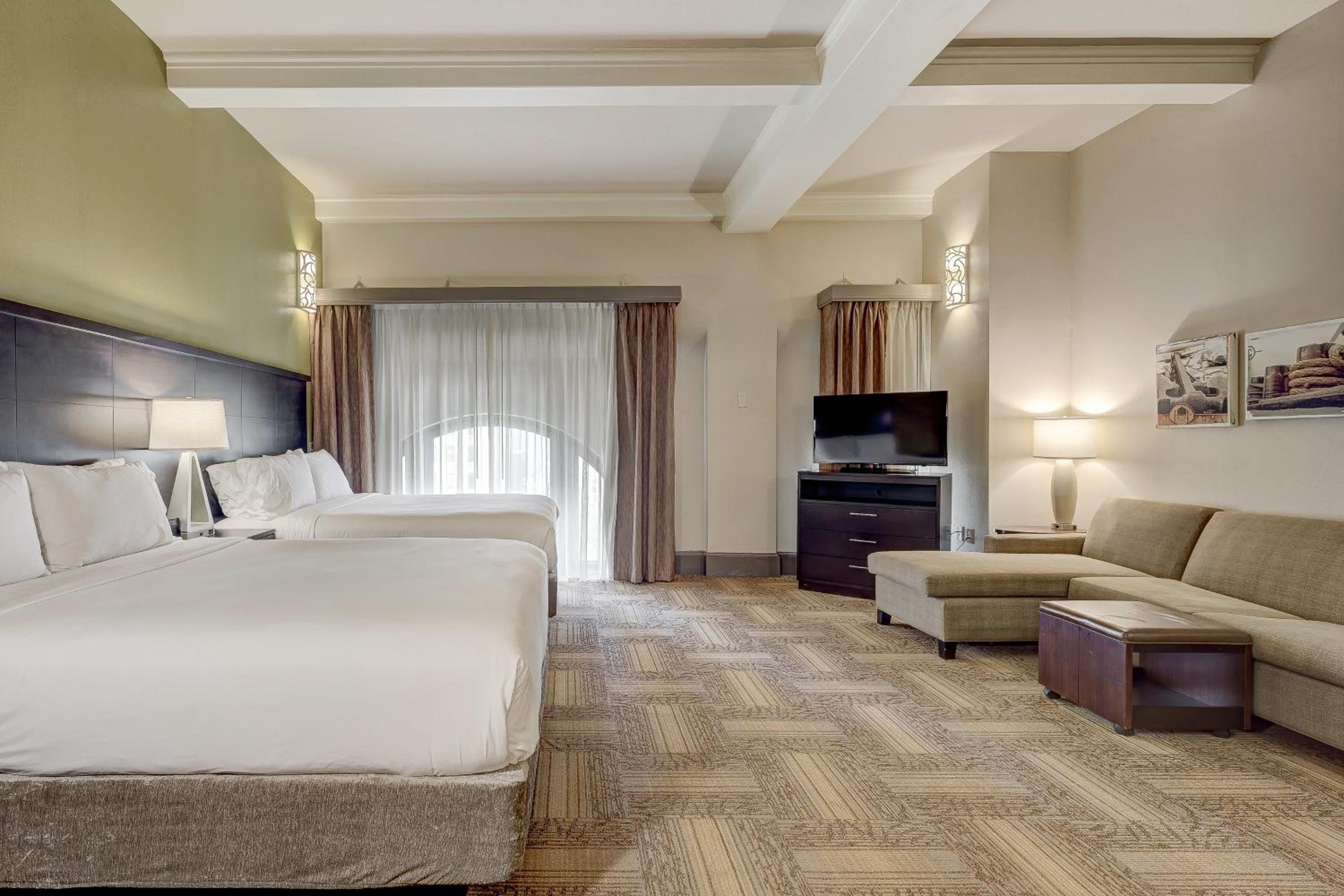 Studio Suite with Two Queen Beds photo 2