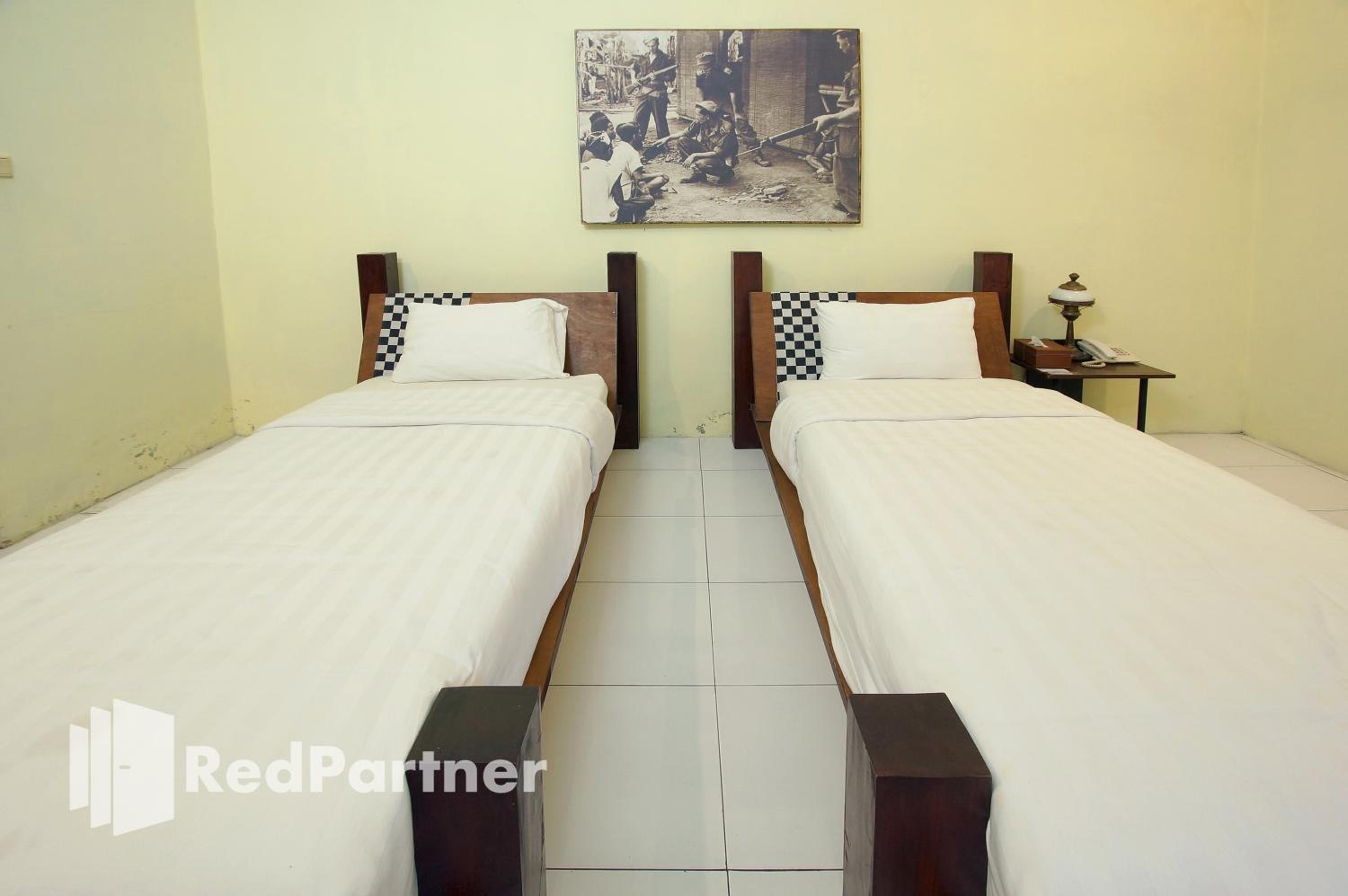 Deluxe Room - Photo 5