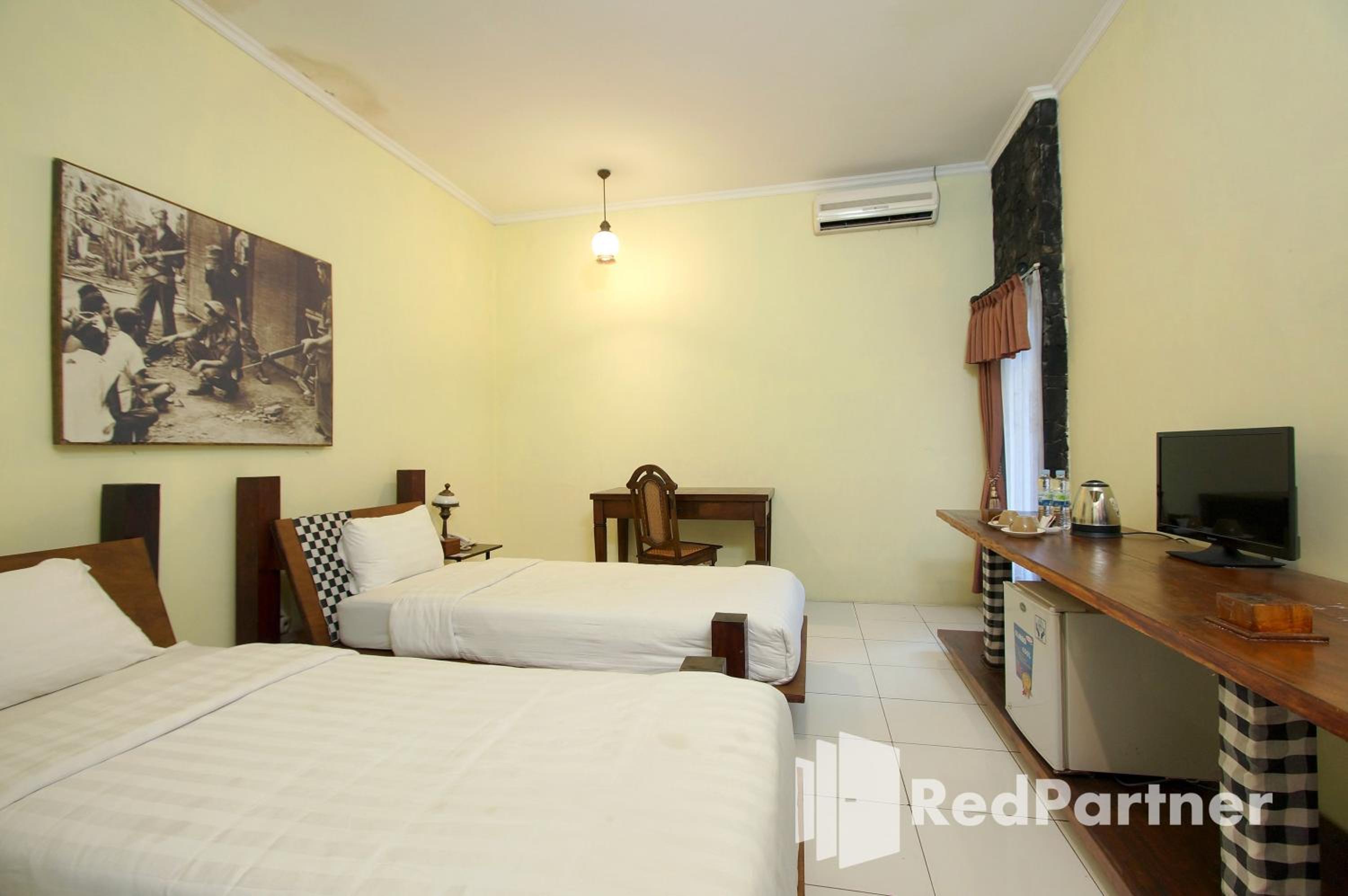 Deluxe Room - Photo 4