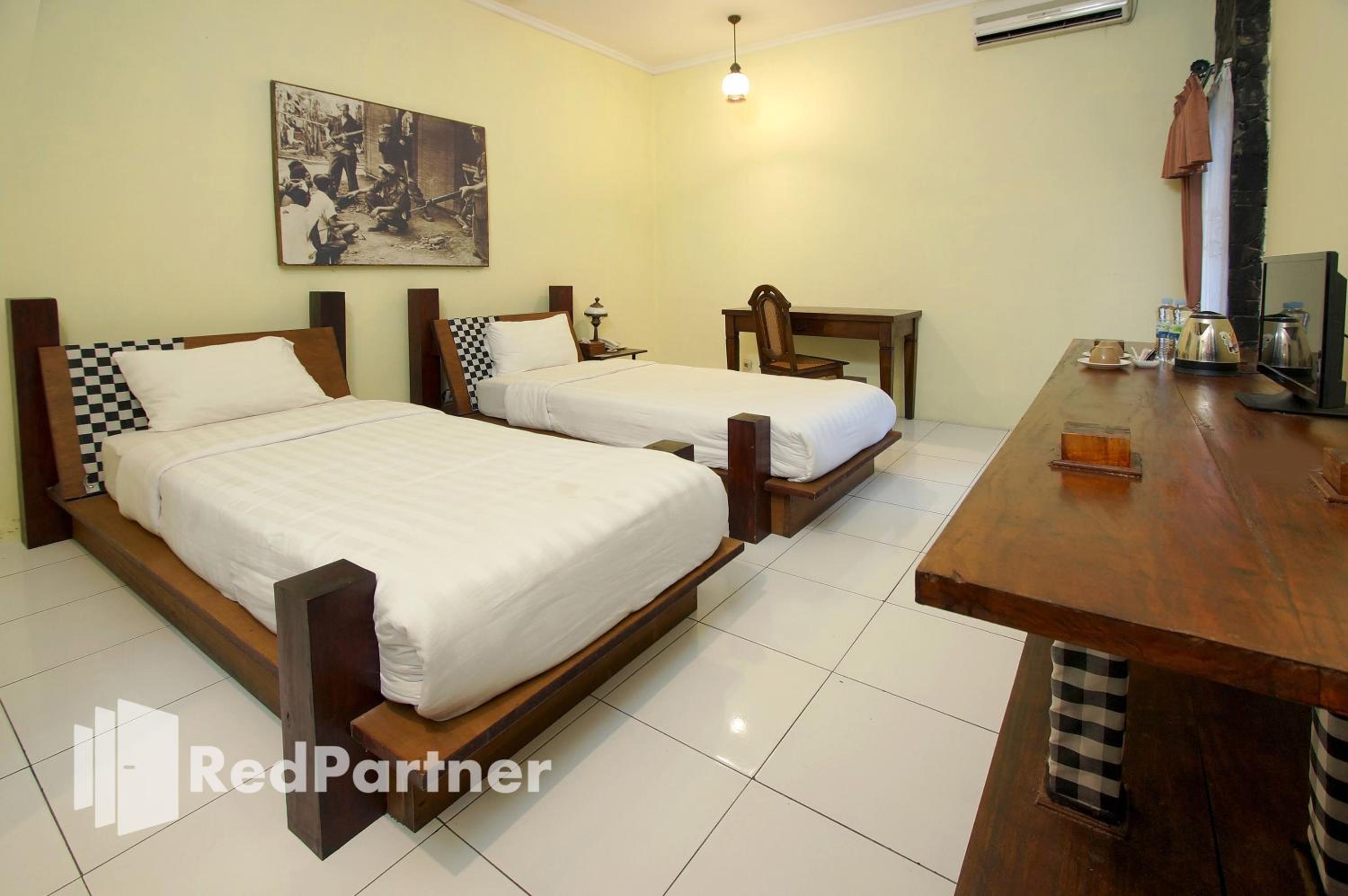 Deluxe Room - Photo 6