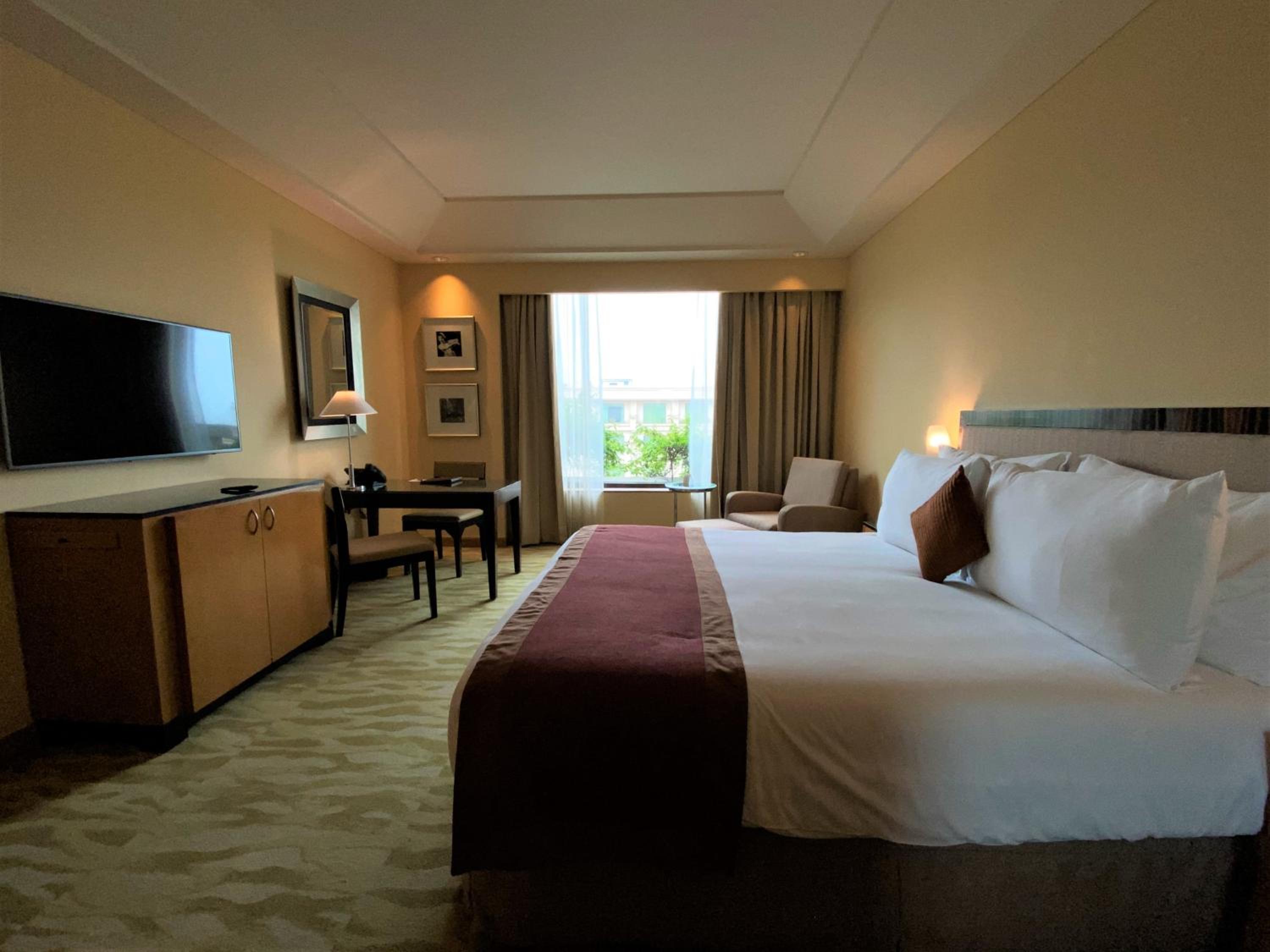 The Grand Club Room with 20% off on session of 30 mins Spa,15% off on food & soft beverage services,20% Discount on Laundry service Per stay per room - Photo 4