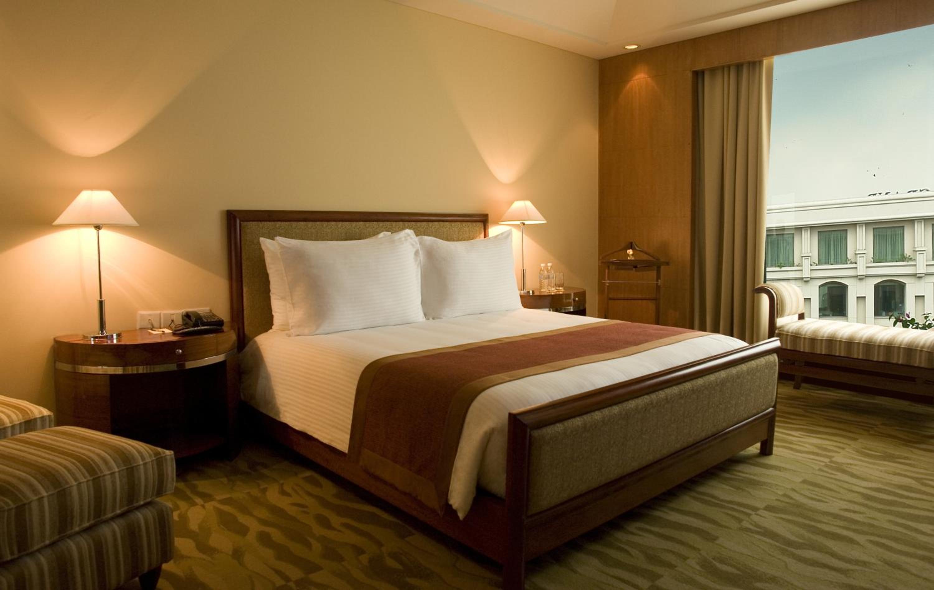 The Grand Premium Room with 20% off on session of 30 mins Spa,15% off on food & soft beverage services,20% Discount on Laundry service Per stay per room - Photo 4