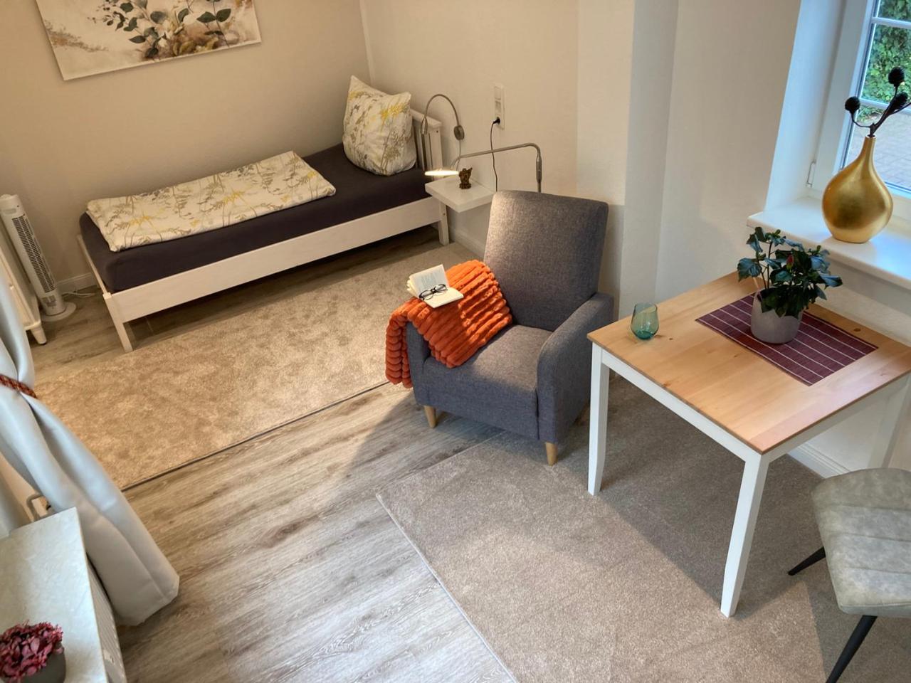 Single Room with Bathroom photo 1